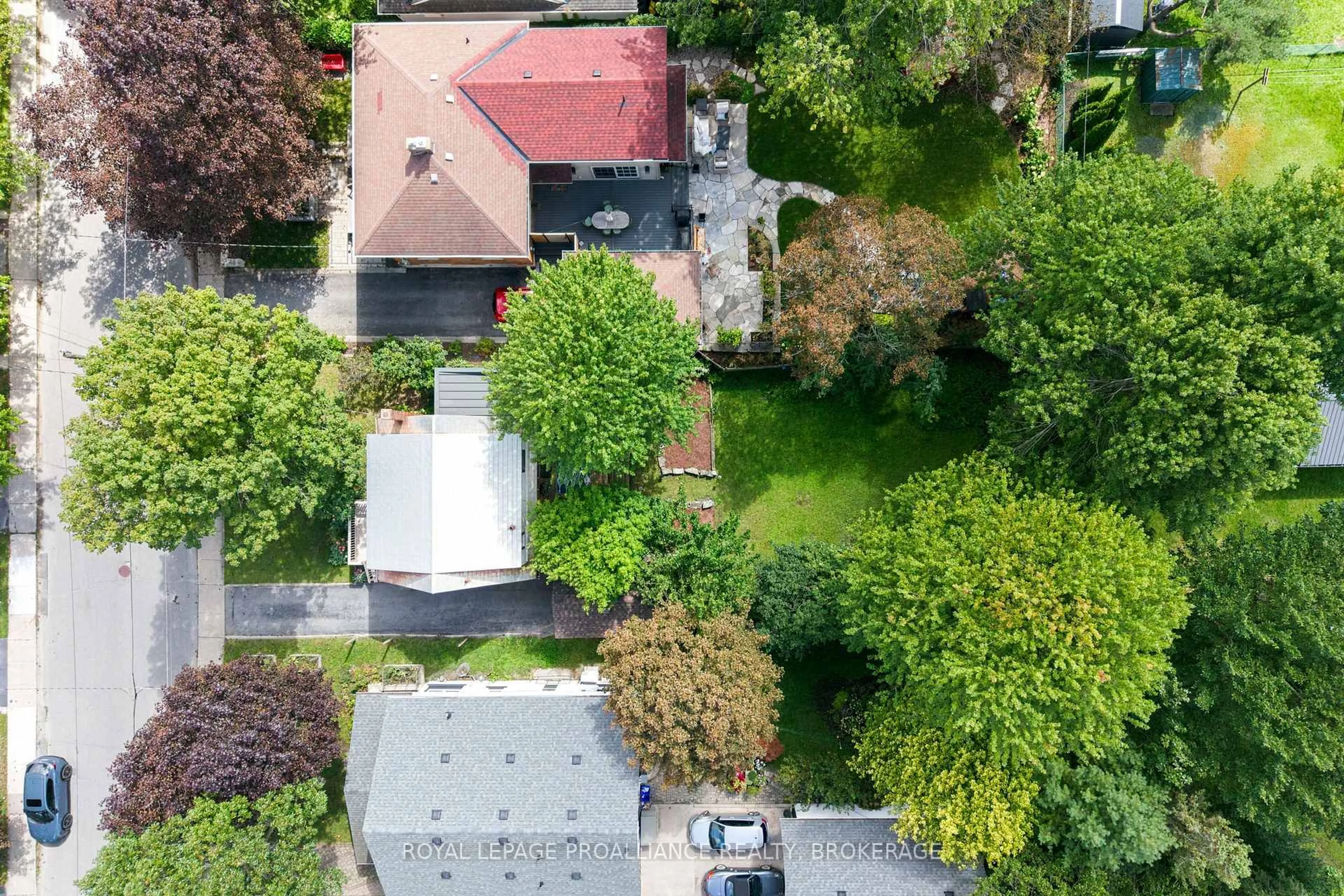 A pic from outside/outdoor area/front of a property/back of a property/a pic from drone, street for 212 Westdale Ave, Kingston Ontario K7L 4S5
