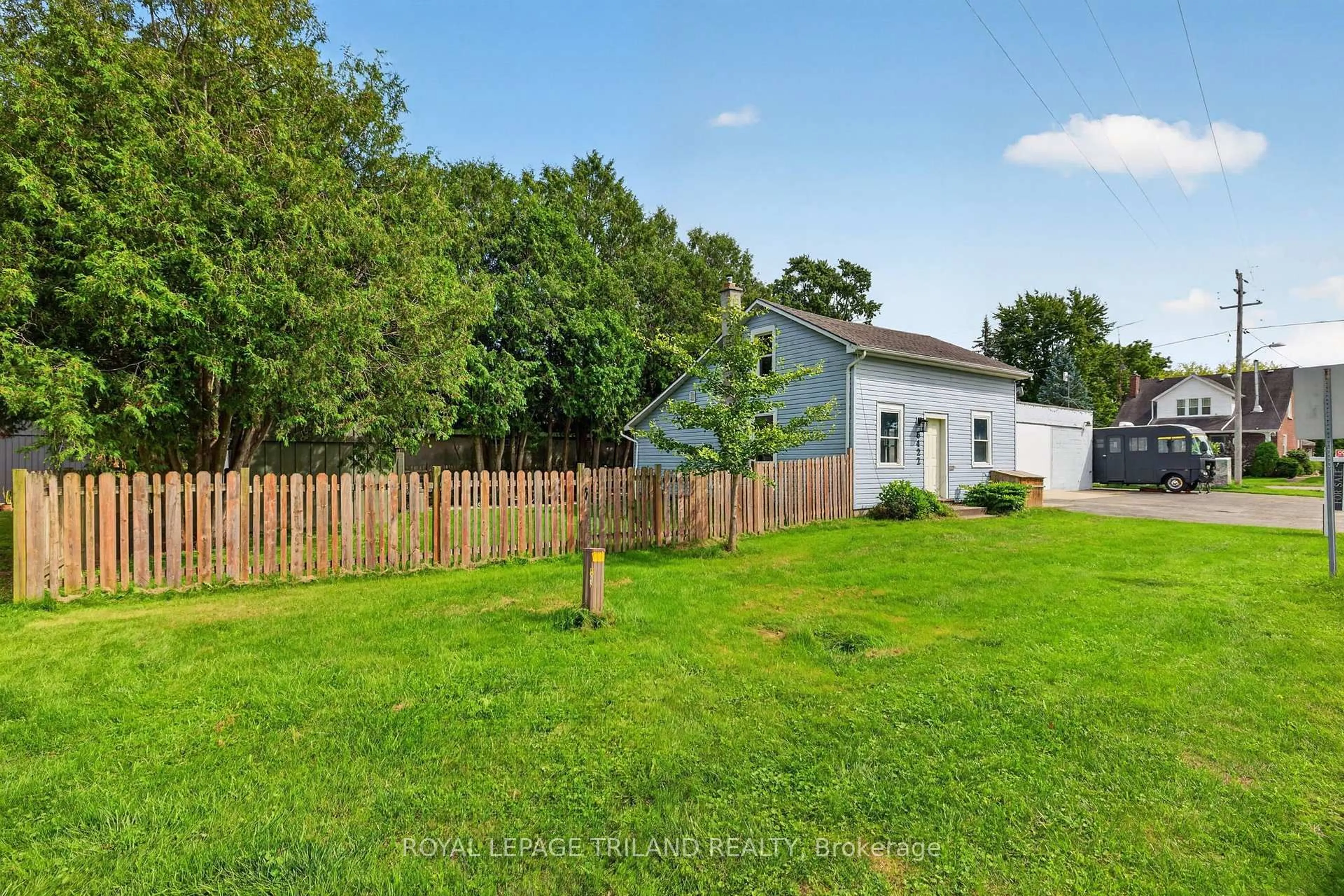 A pic from outside/outdoor area/front of a property/back of a property/a pic from drone, unknown for 6422 Bradish Rd, London South Ontario N6N 1N6