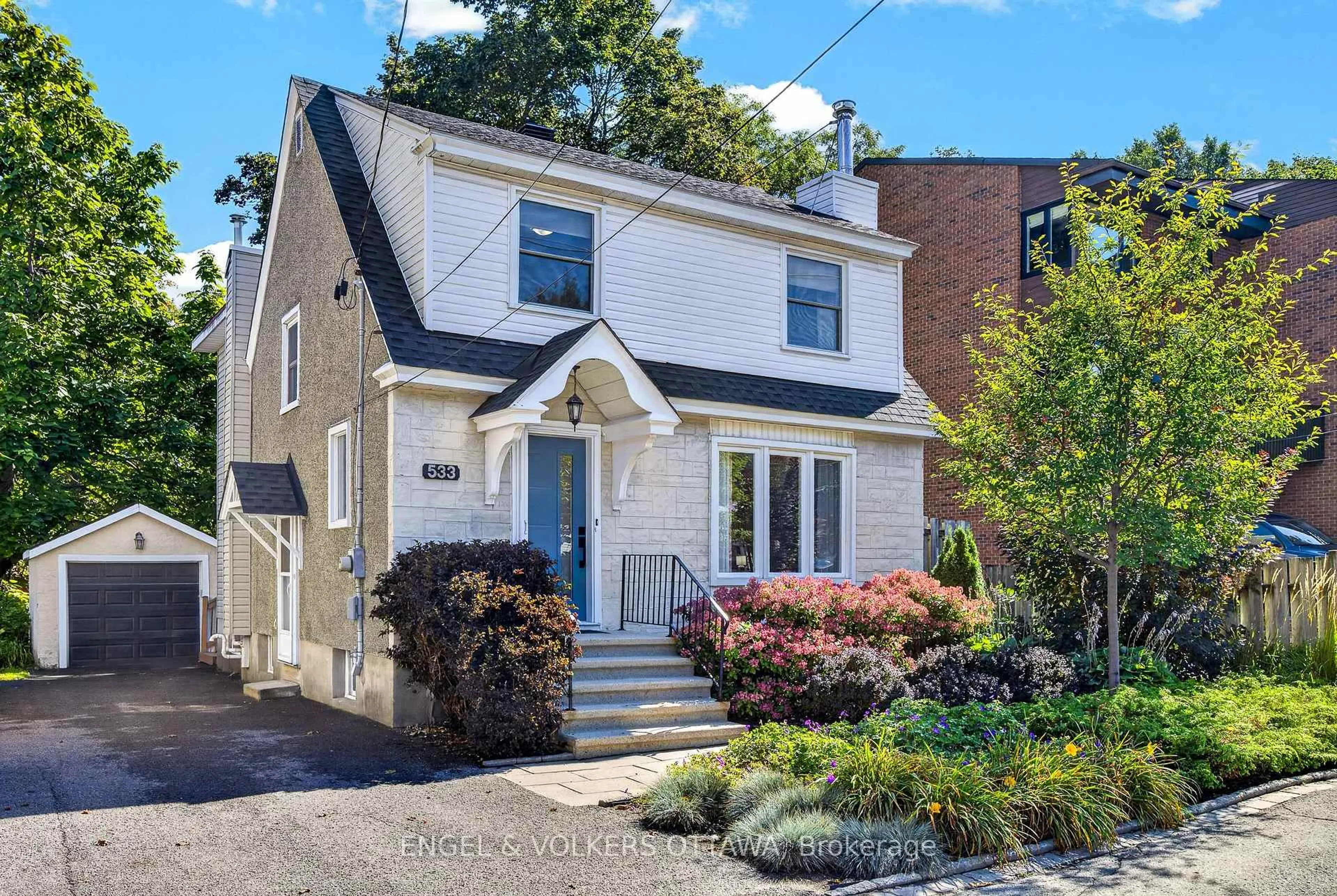 Home with brick exterior material, street for 533 Hilson Ave, Ottawa Ontario K1Z 6C9