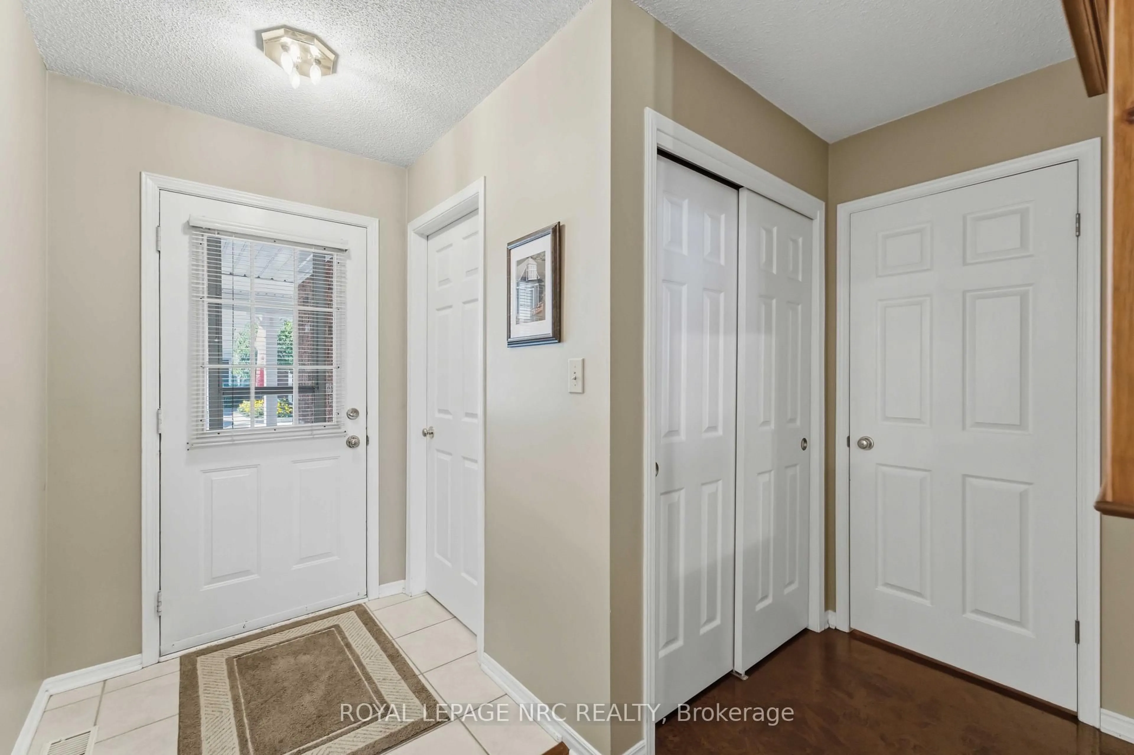 Indoor entryway for 4107 Butternut Crt #10, Lincoln Ontario L0R 2C0