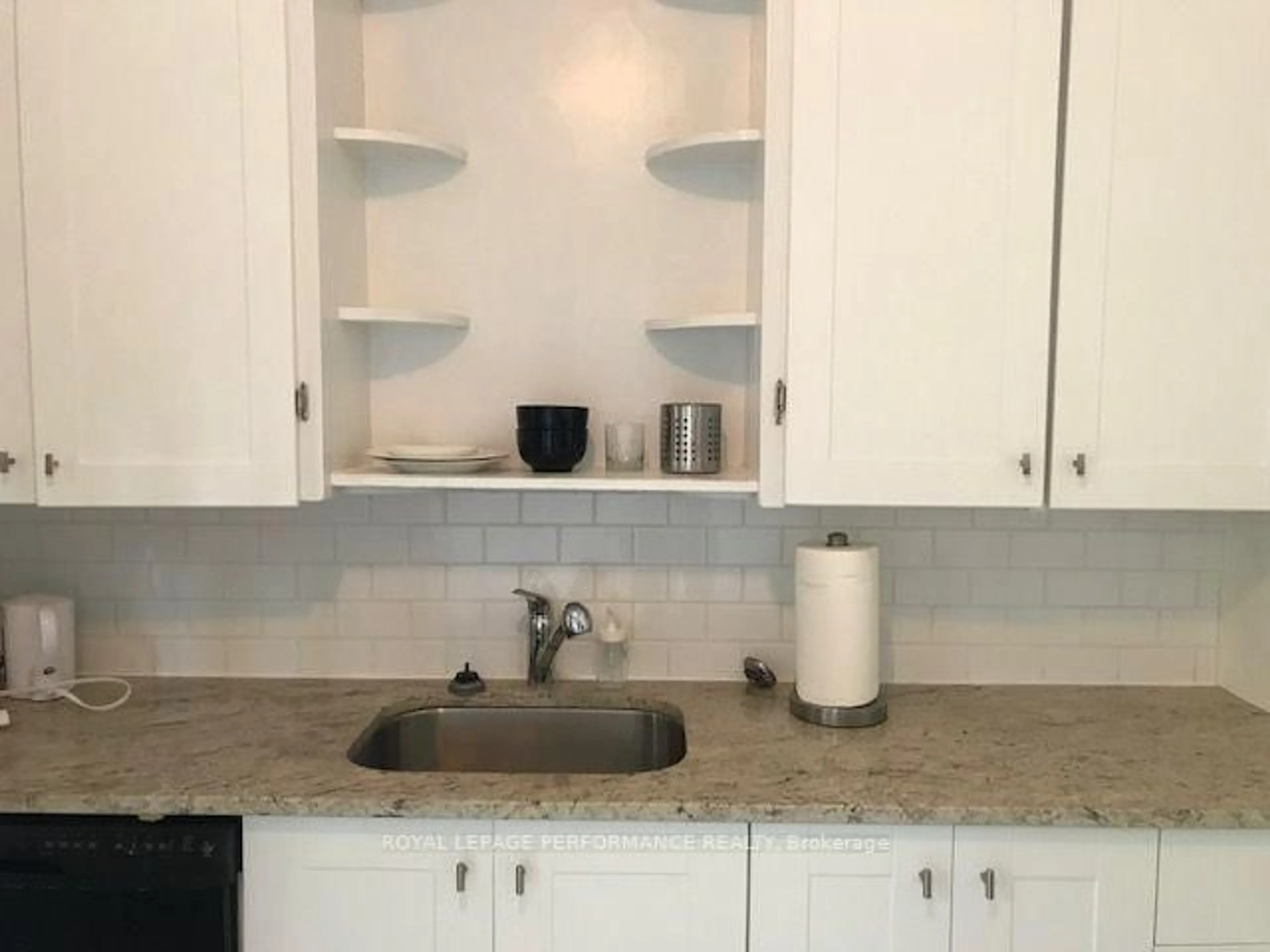 Standard kitchen, unknown for 28 Sweetland Ave, Ottawa Ontario K1N 7T6