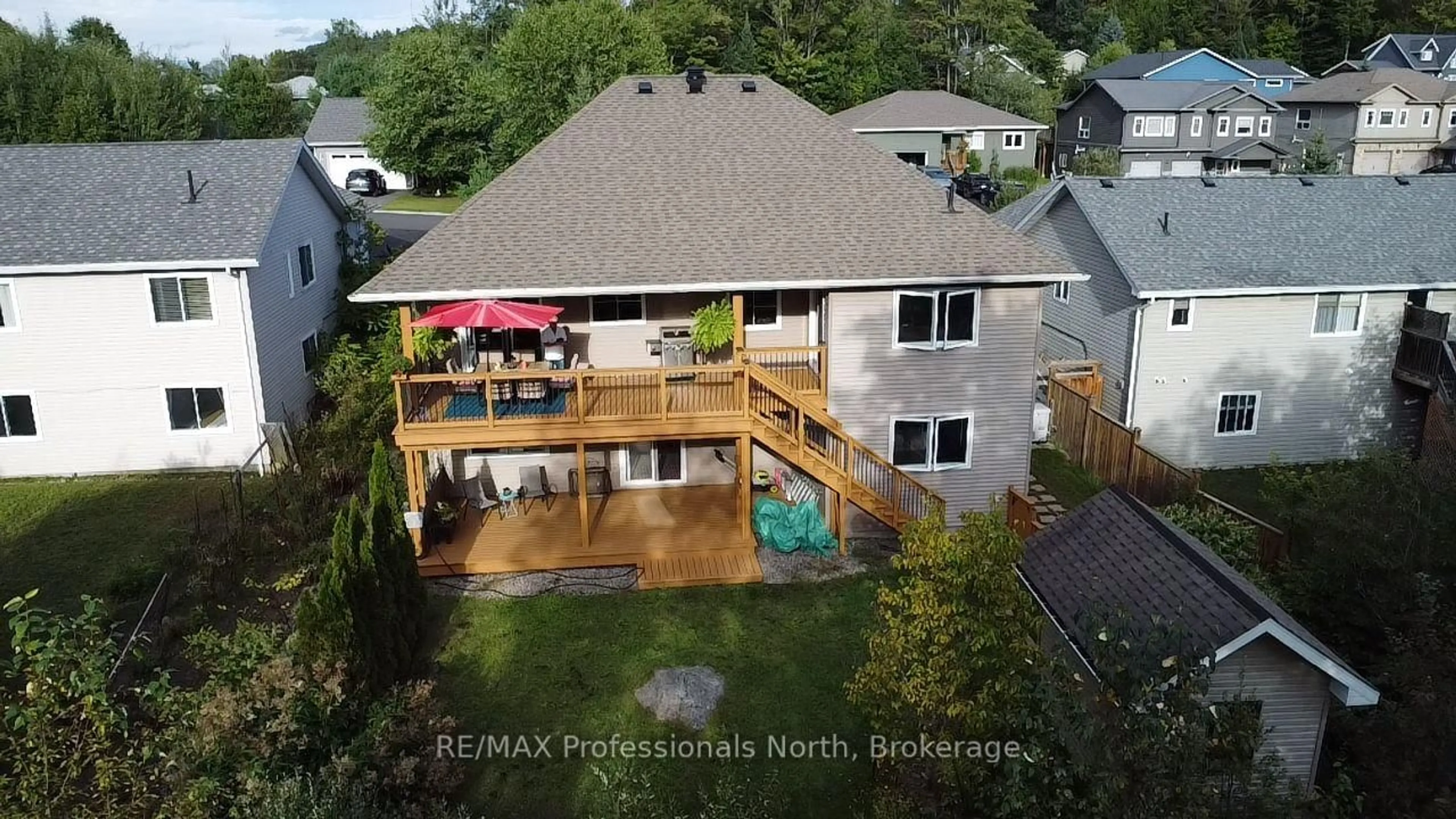 A pic from outside/outdoor area/front of a property/back of a property/a pic from drone, water/lake/river/ocean view for 38 Goodwin Dr, Huntsville Ontario P1H 2R3