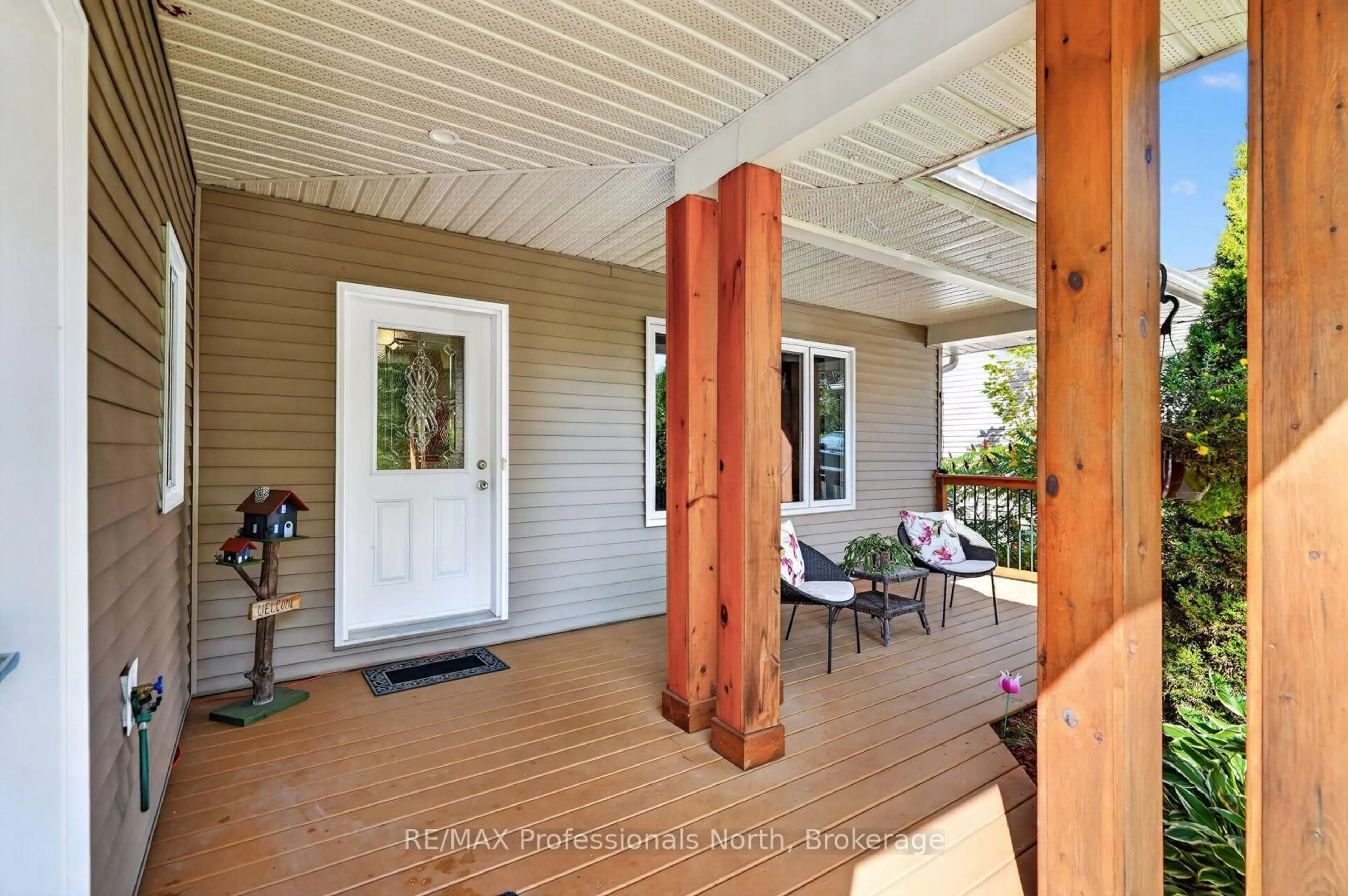 Indoor entryway for 38 Goodwin Dr, Huntsville Ontario P1H 2R3