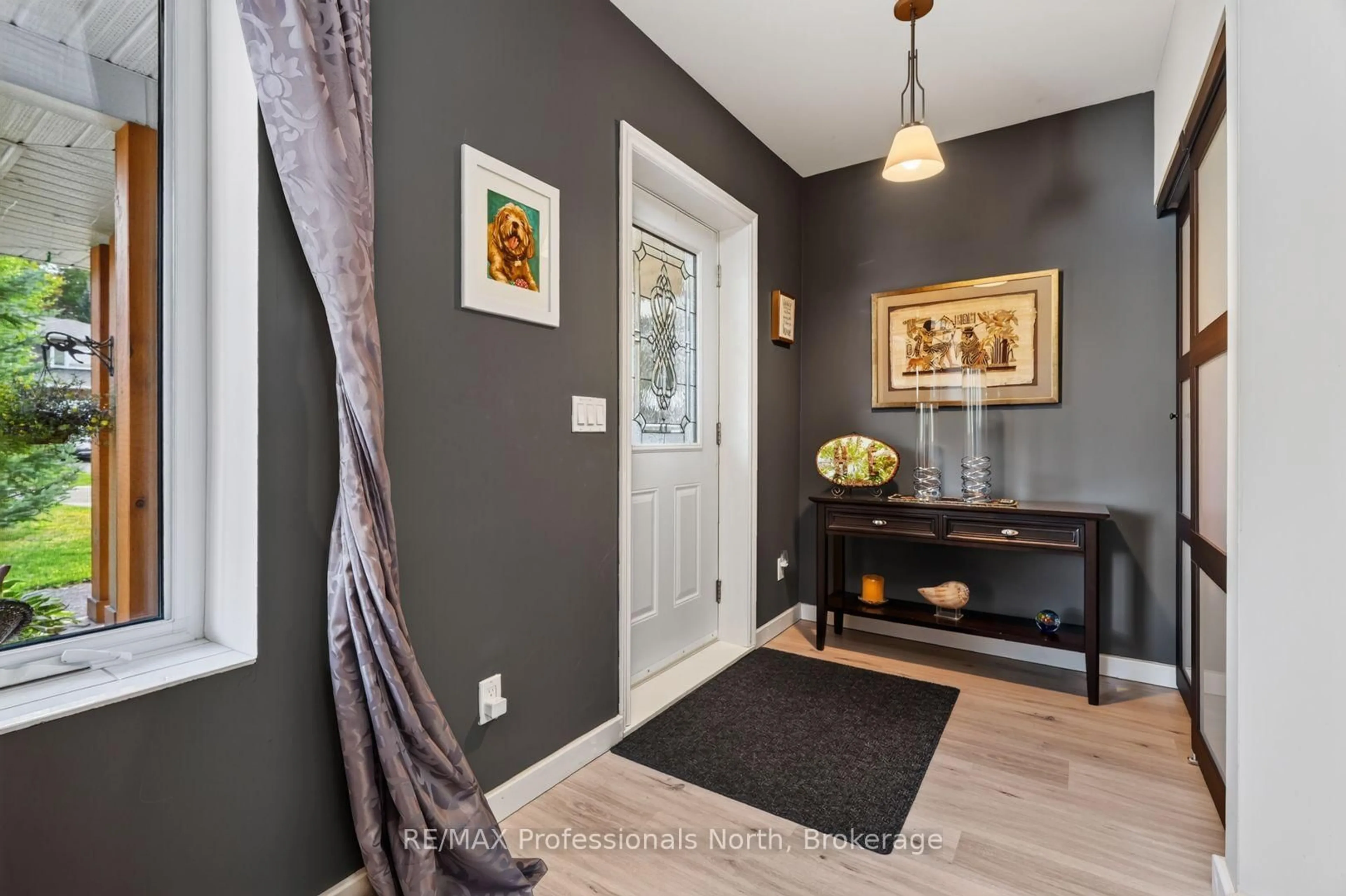 Indoor entryway for 38 Goodwin Dr, Huntsville Ontario P1H 2R3