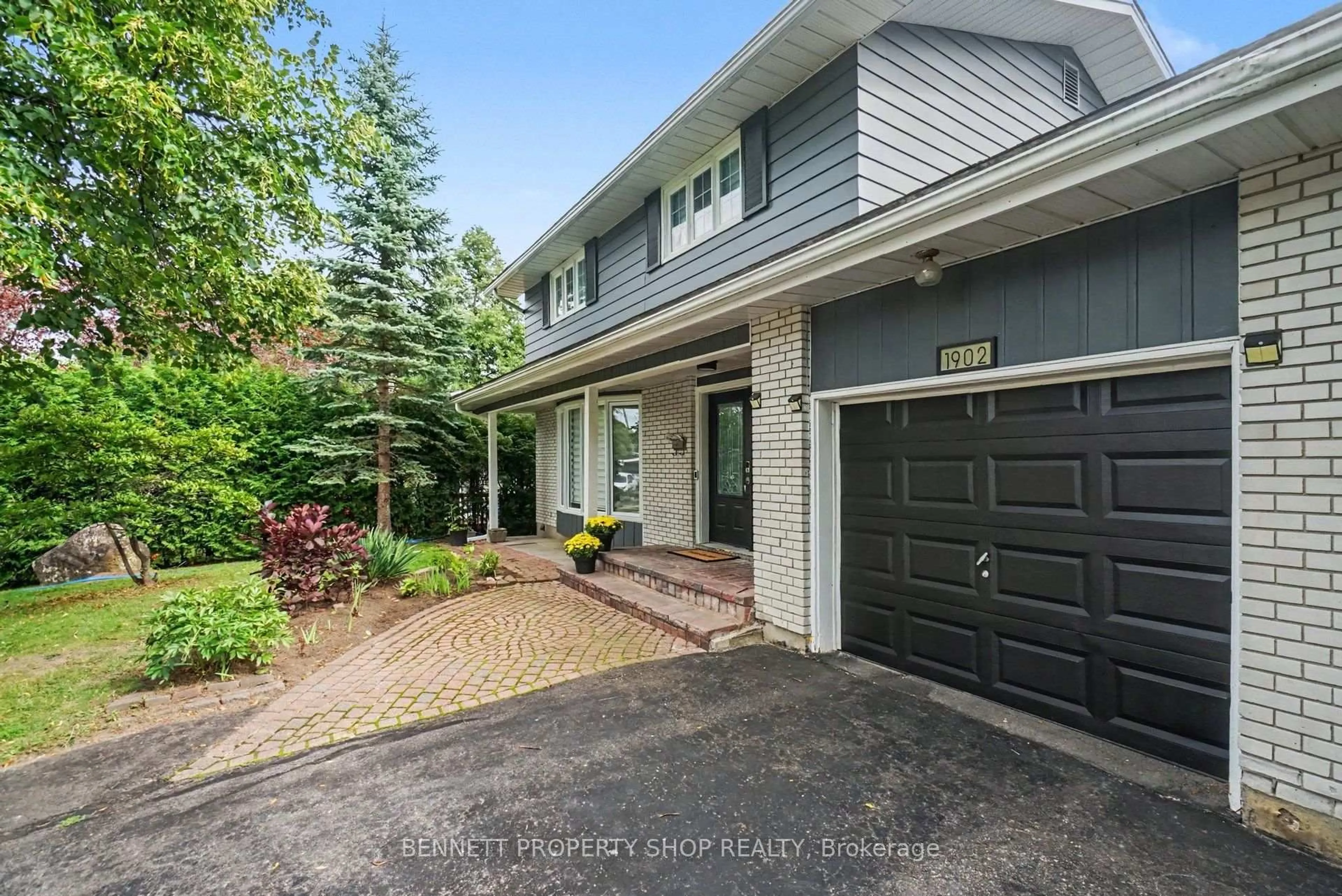 Unknown for 1902 Featherston Dr, Ottawa Ontario K1H 6P5