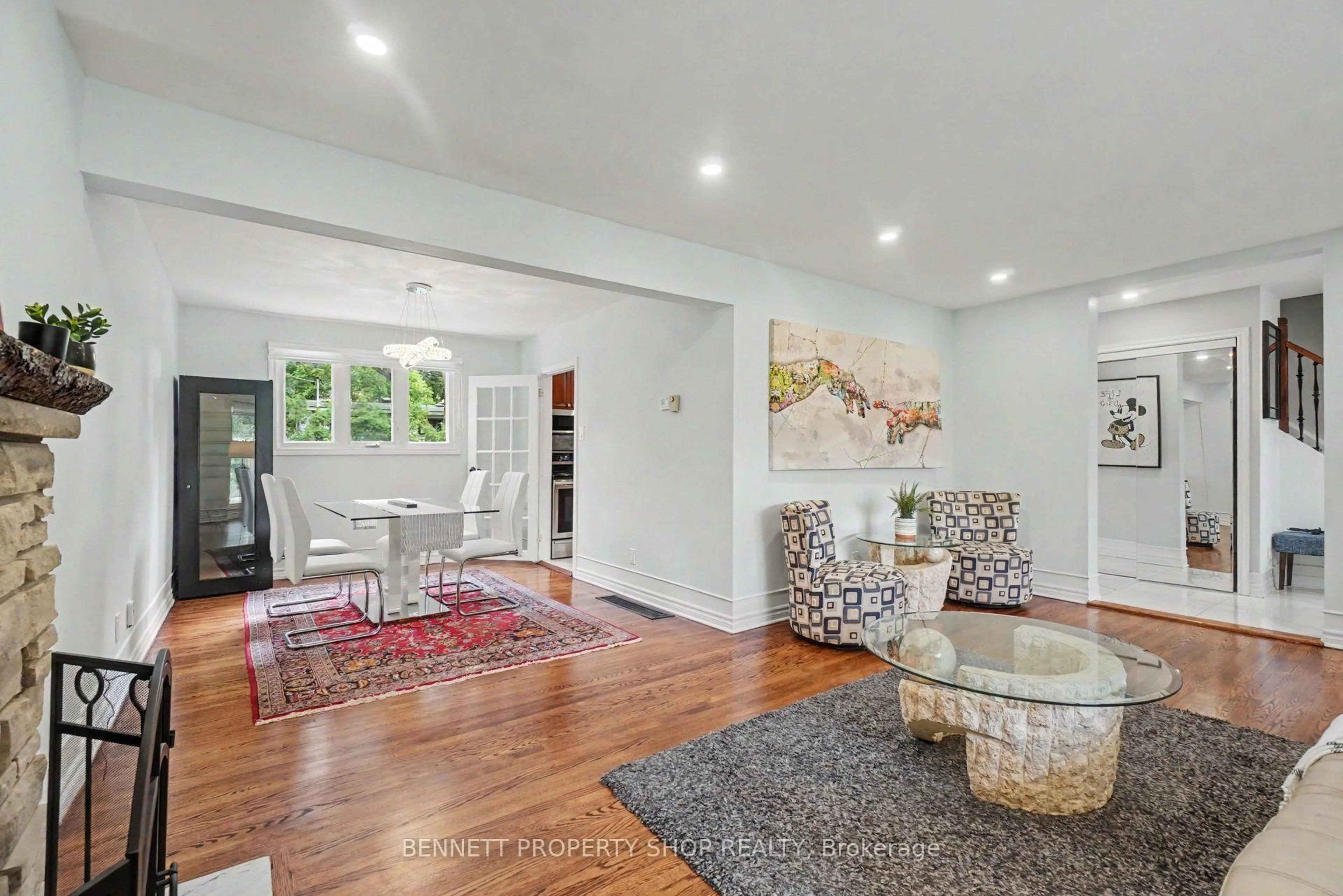 Unknown for 1902 Featherston Dr, Ottawa Ontario K1H 6P5