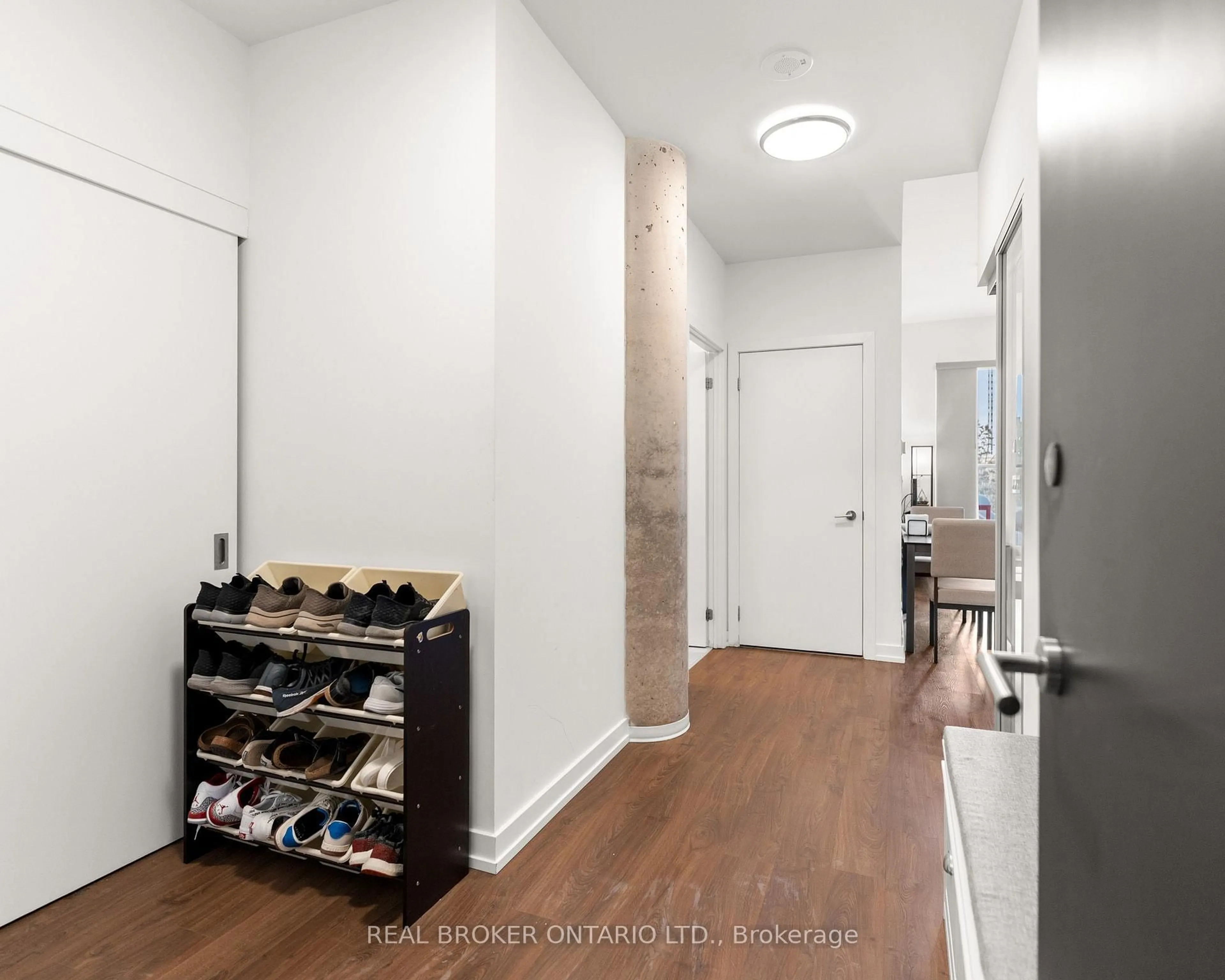 Indoor entryway for 15 Wellington St #317, Kitchener Ontario N2G 0E4