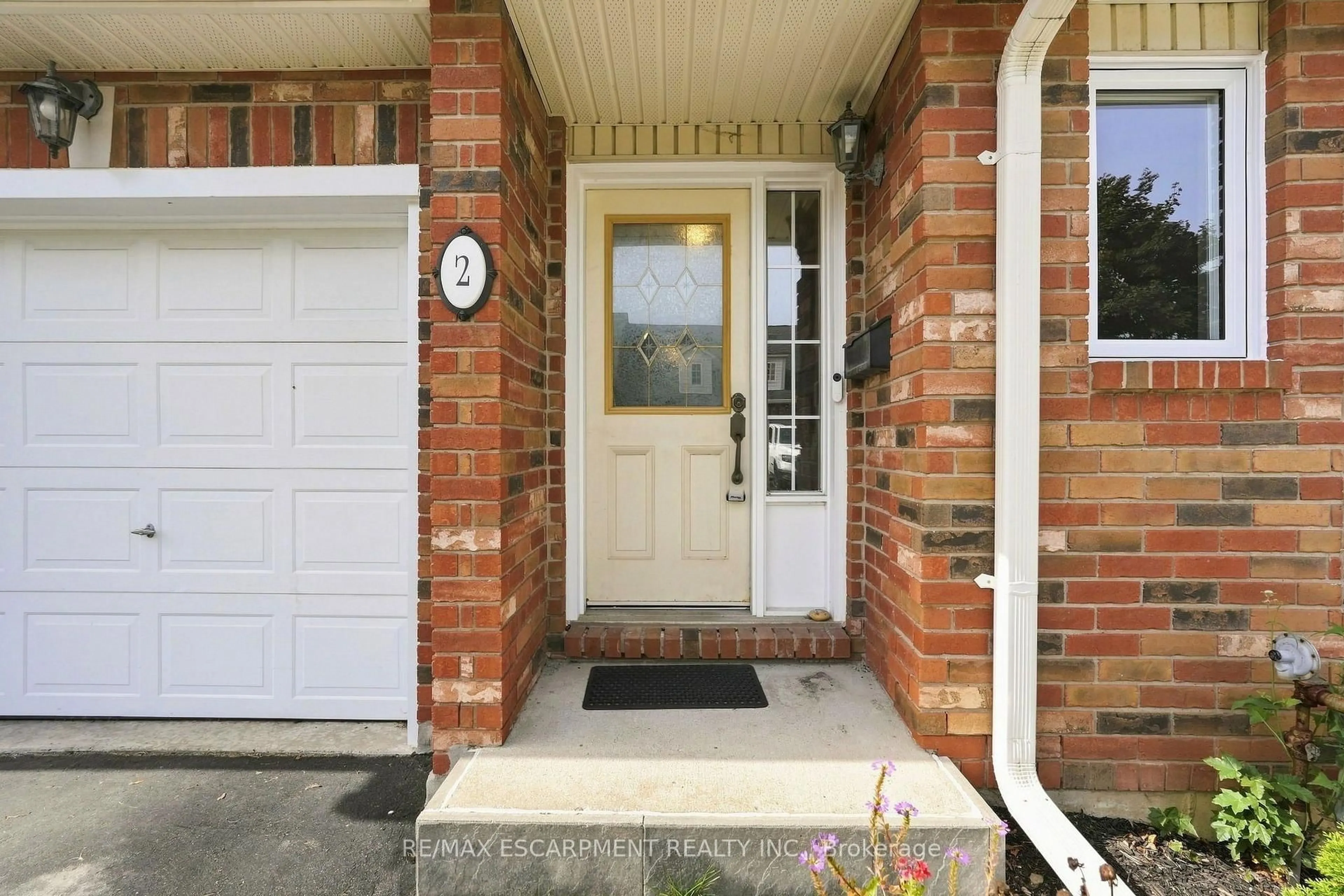 Indoor entryway for 222 FELLOWES Cres #2, Hamilton Ontario L8B 0R1