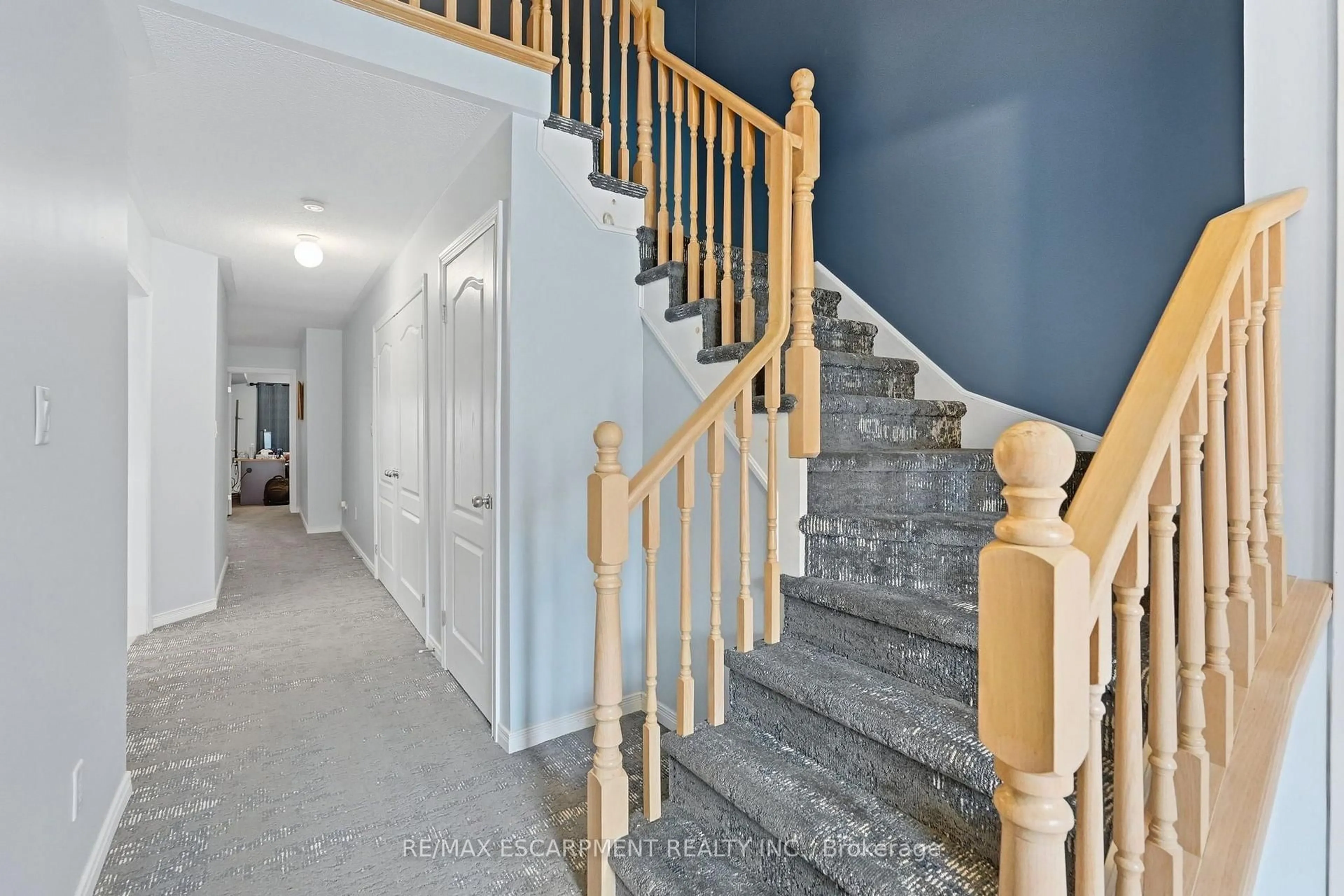 Stairs for 222 FELLOWES Cres #2, Hamilton Ontario L8B 0R1