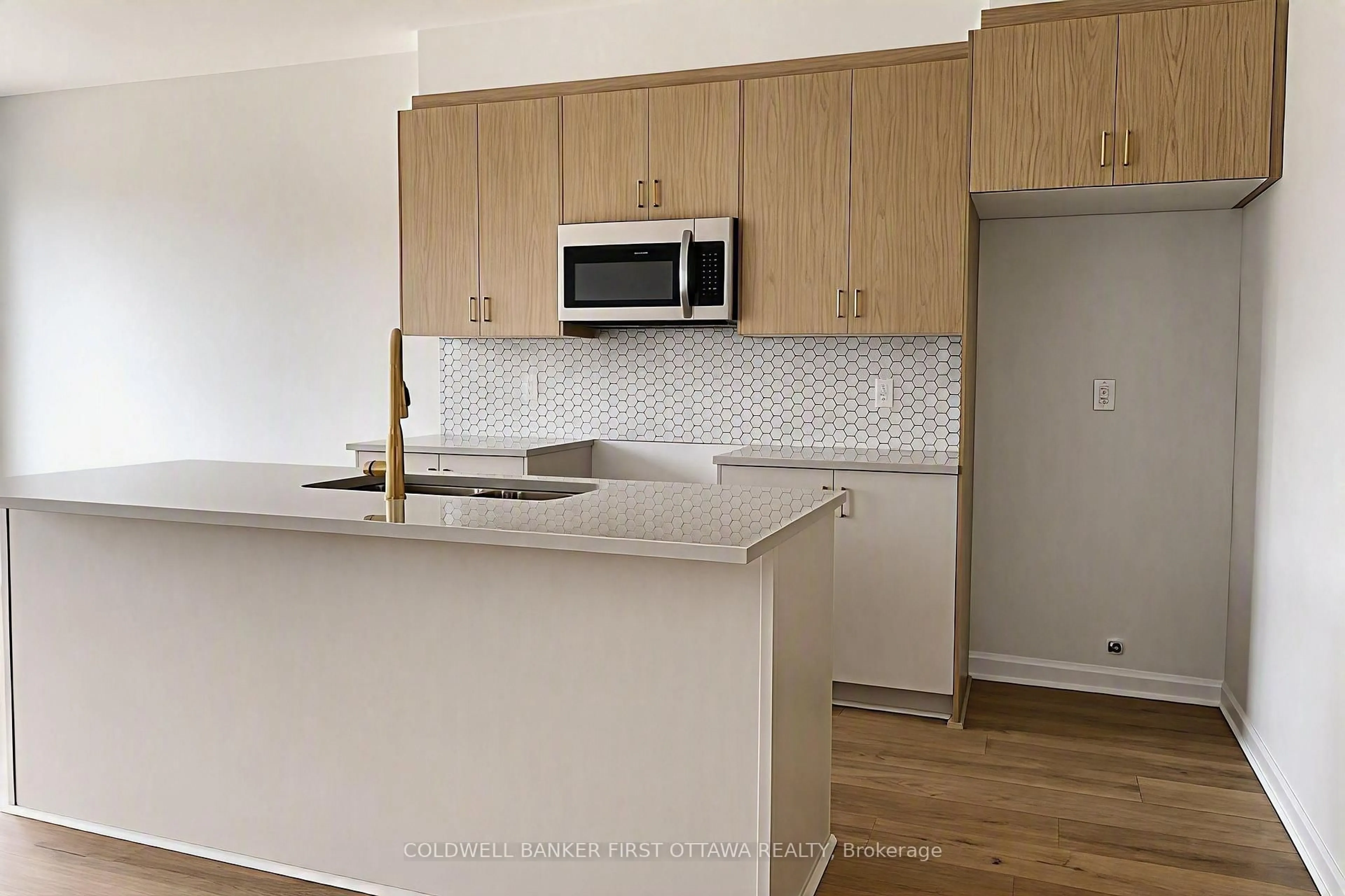 Standard kitchen, wood/laminate floor for 738 Harold Mathie St, Almonte Ontario K0A 1A0