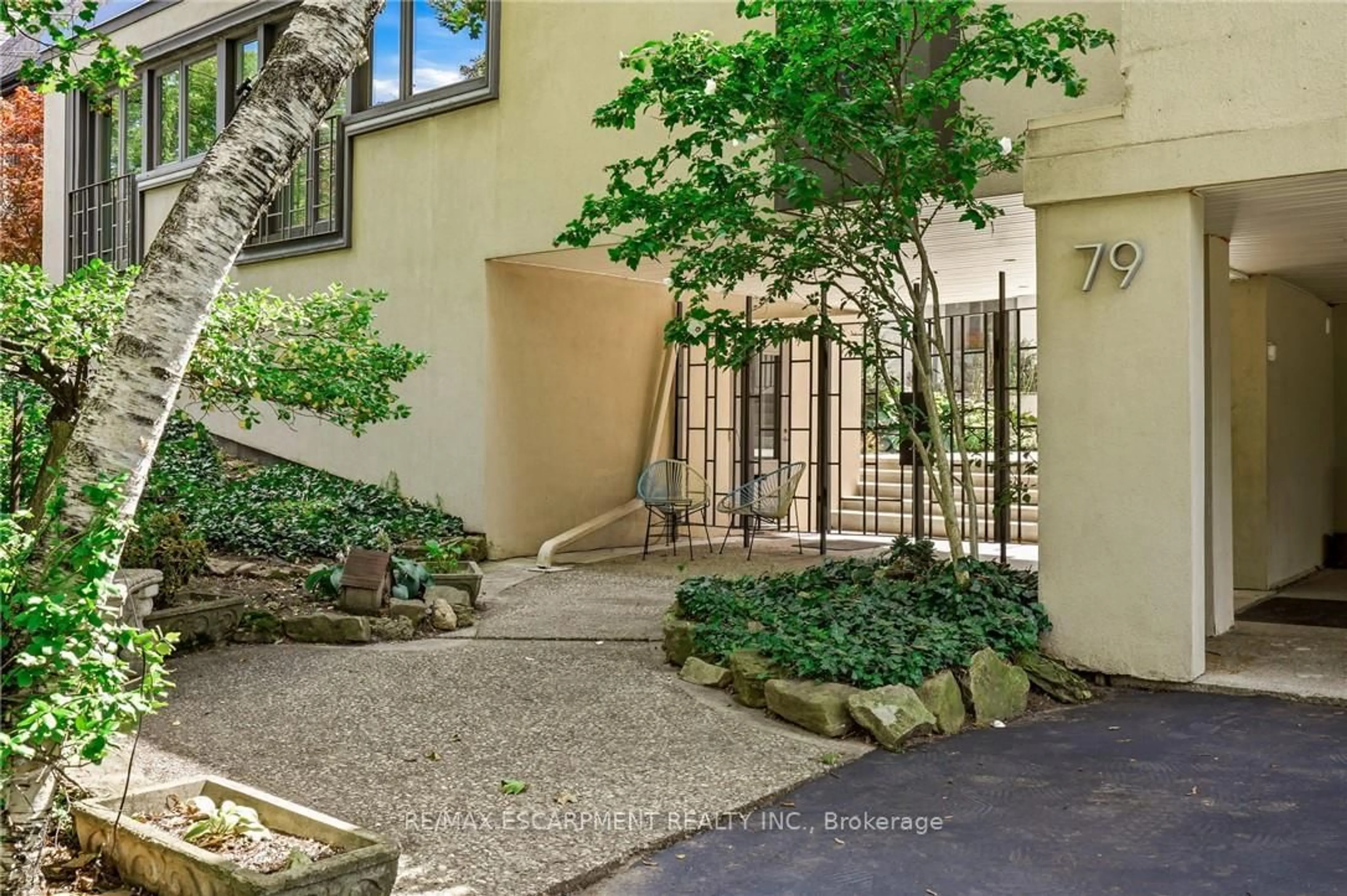 Indoor entryway for 79 Amelia St, Hamilton Ontario L8P 2V3