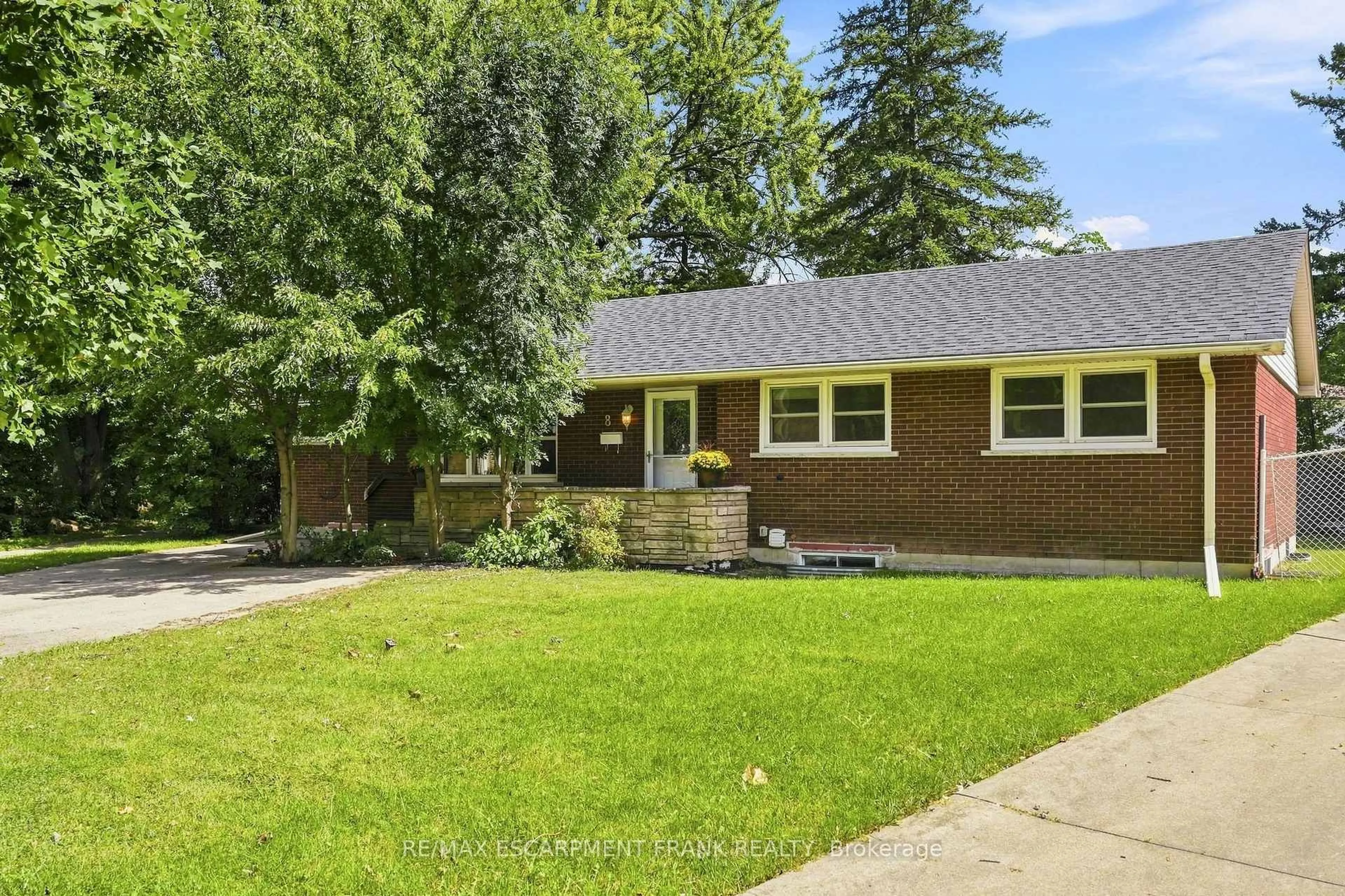 Home with brick exterior material, street for 8 EMMING Crt, Hamilton Ontario L9C 4A2