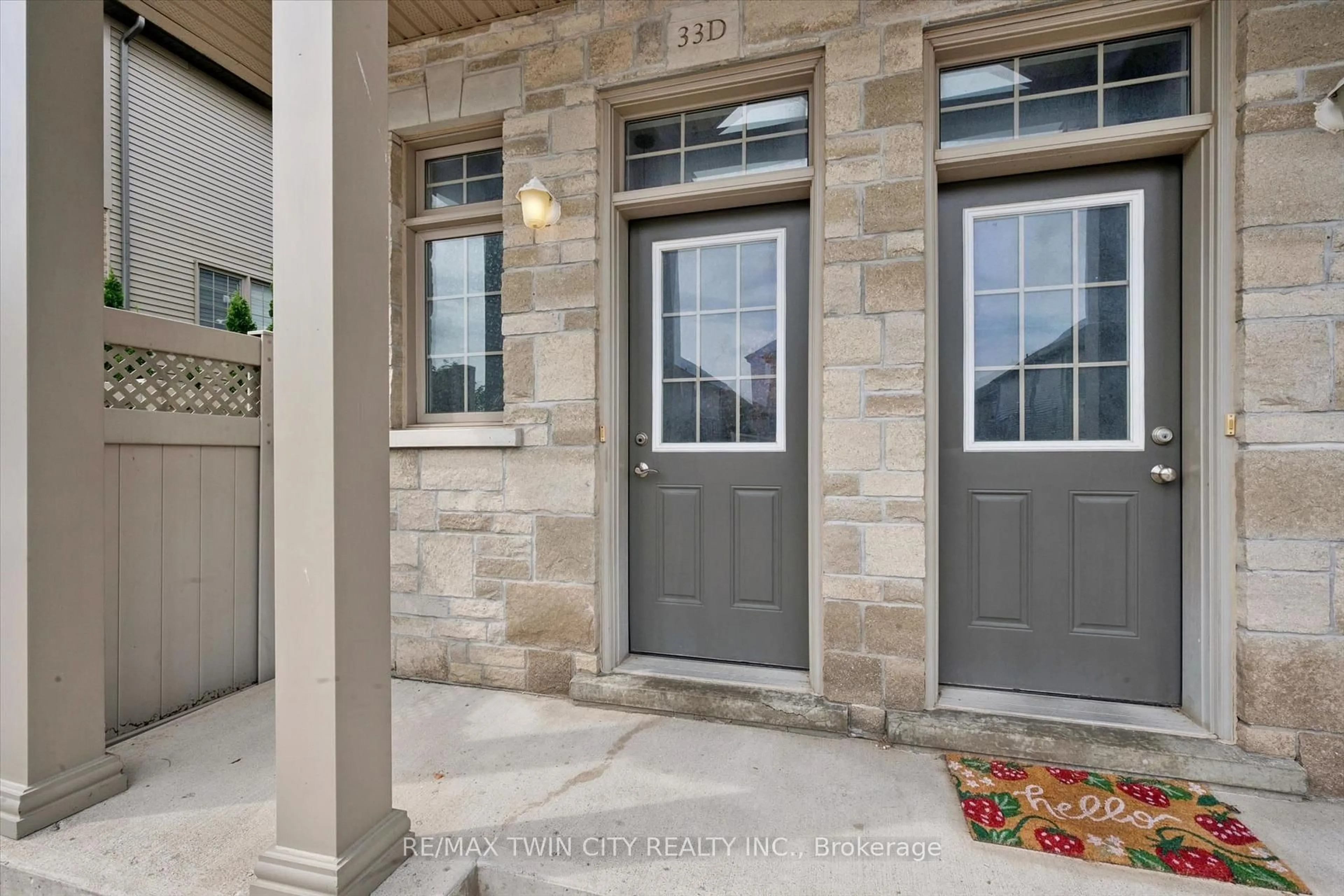 Indoor entryway for 931 Glasgow St #33D, Kitchener Ontario N2N 0B6