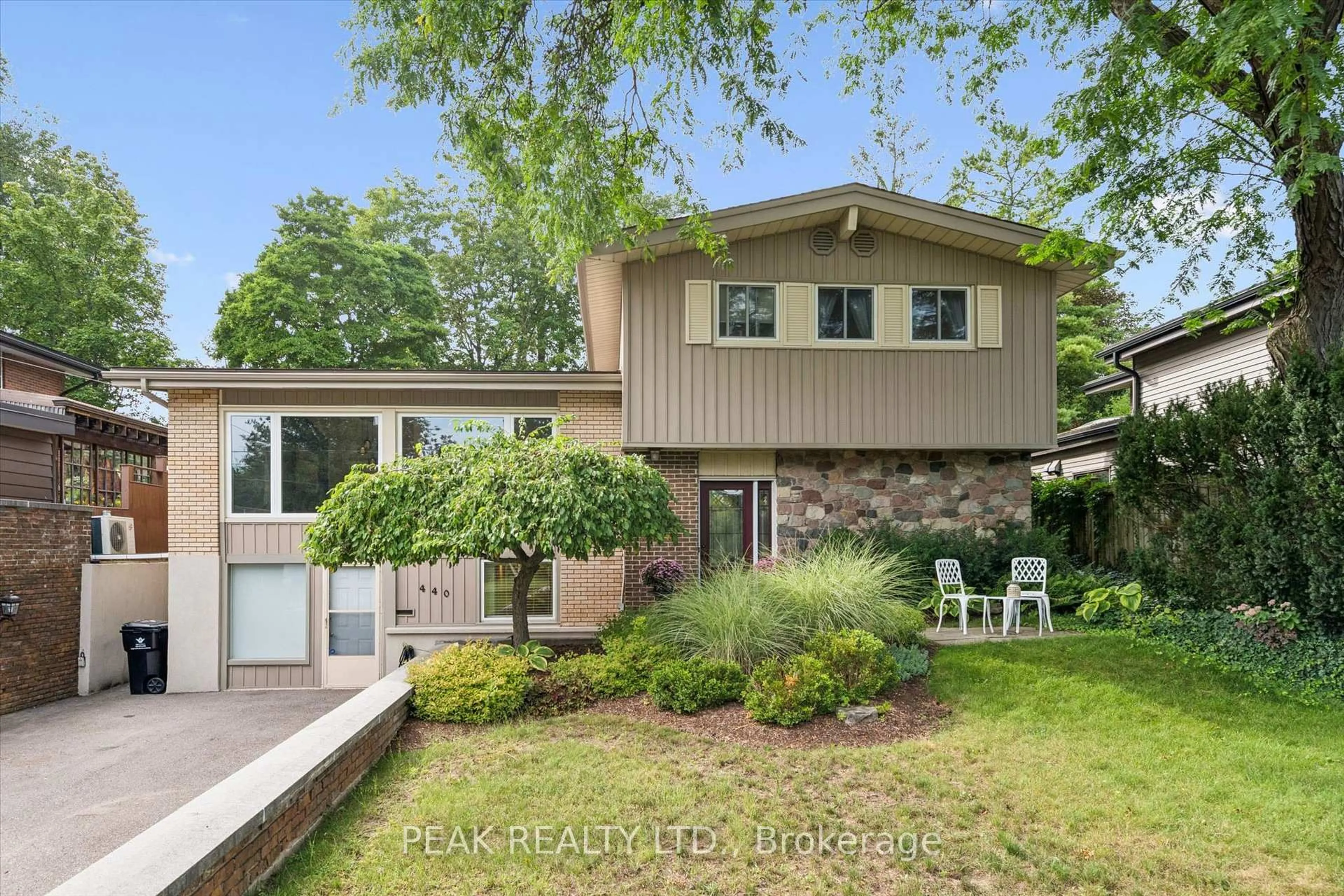 Home with brick exterior material, street for 440 Manchester Rd, Kitchener Ontario N2B 1A5