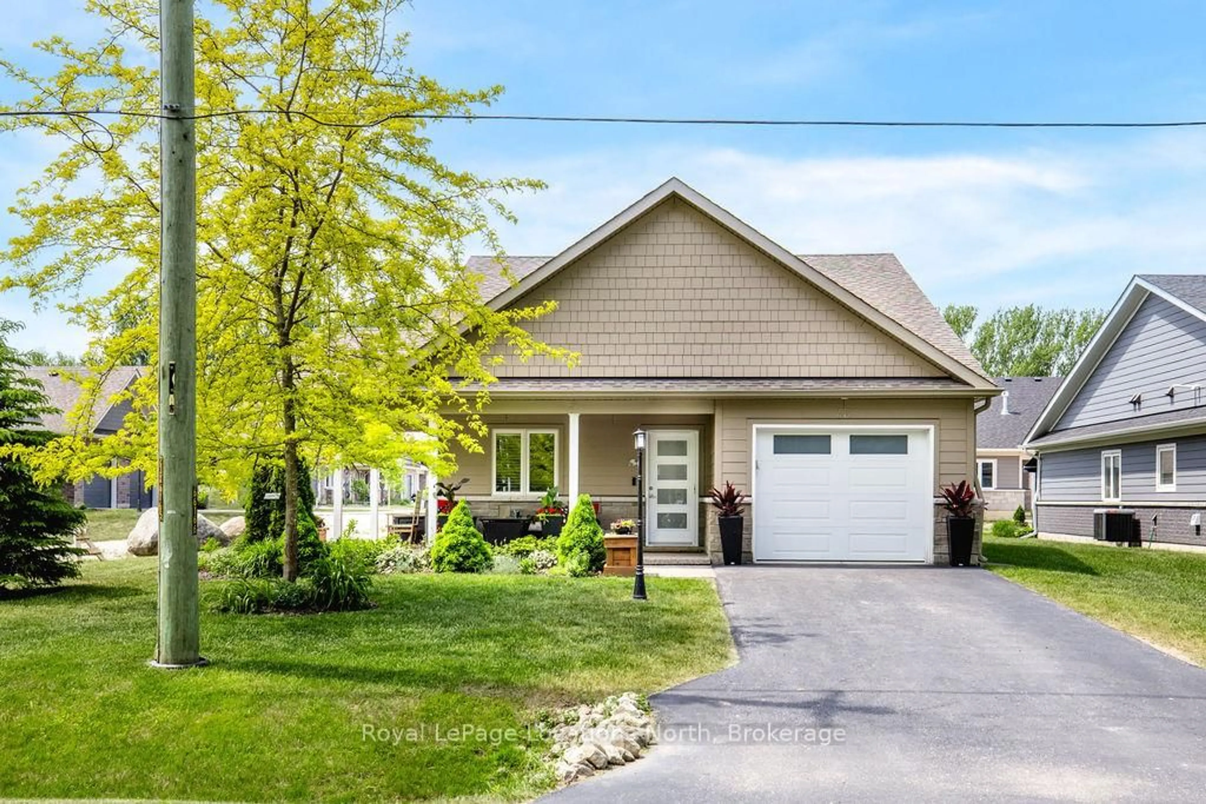 Home with vinyl exterior material, street for 43 NAPIER St, Blue Mountains Ontario N0H 2P0