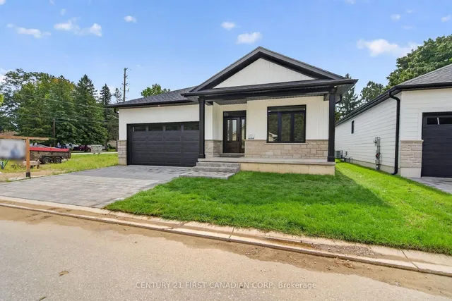 430 Head St #4, Strathroy-Caradoc 3