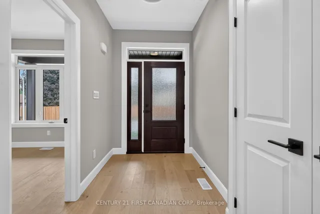 430 Head St #4, Strathroy-Caradoc 4
