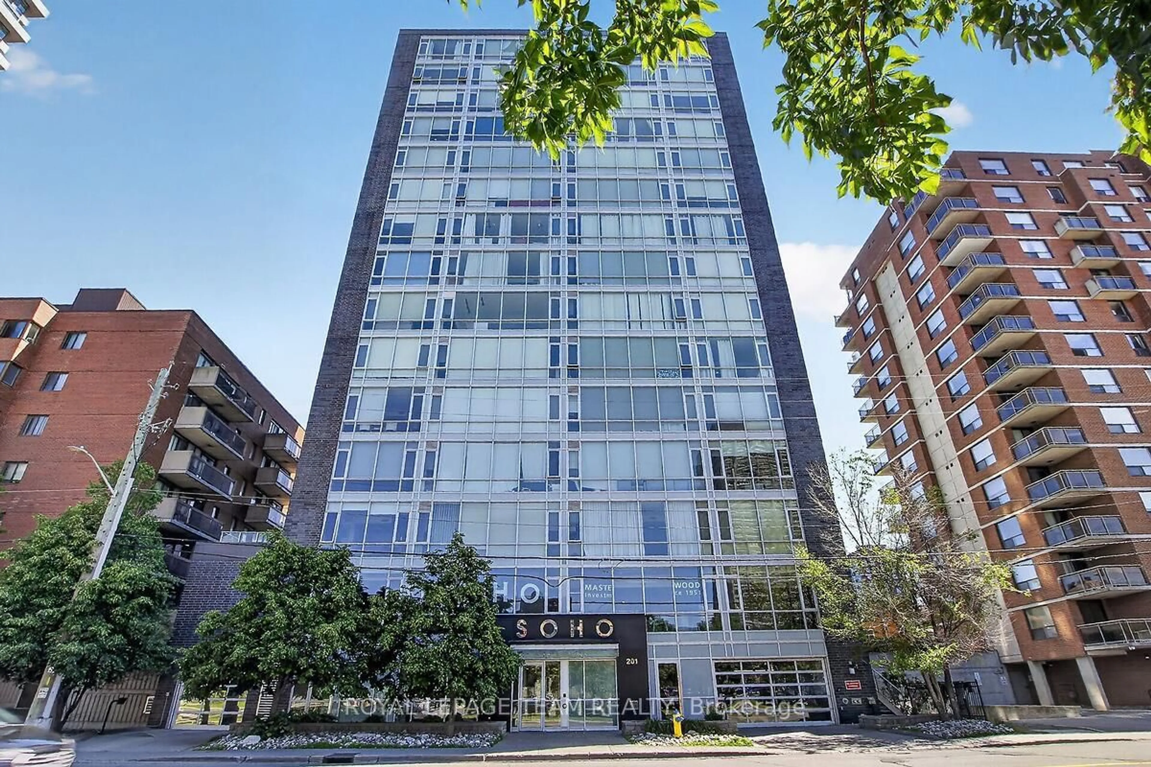 Indoor foyer for 201 Parkdale Ave #406, Ottawa Ontario K1Y 1E8