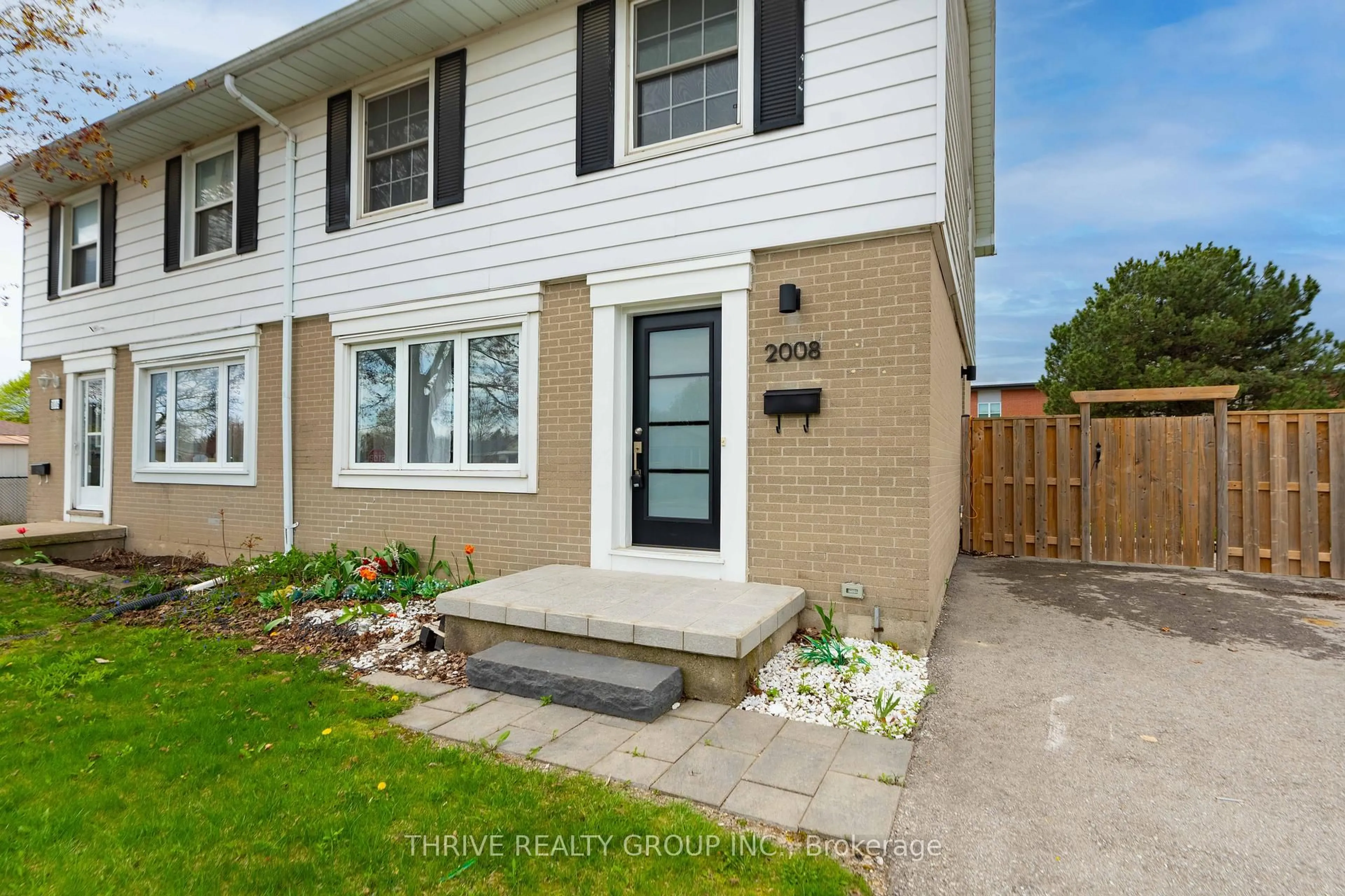 Unknown for 2008 Royal Cres, London East Ontario N5V 1N8