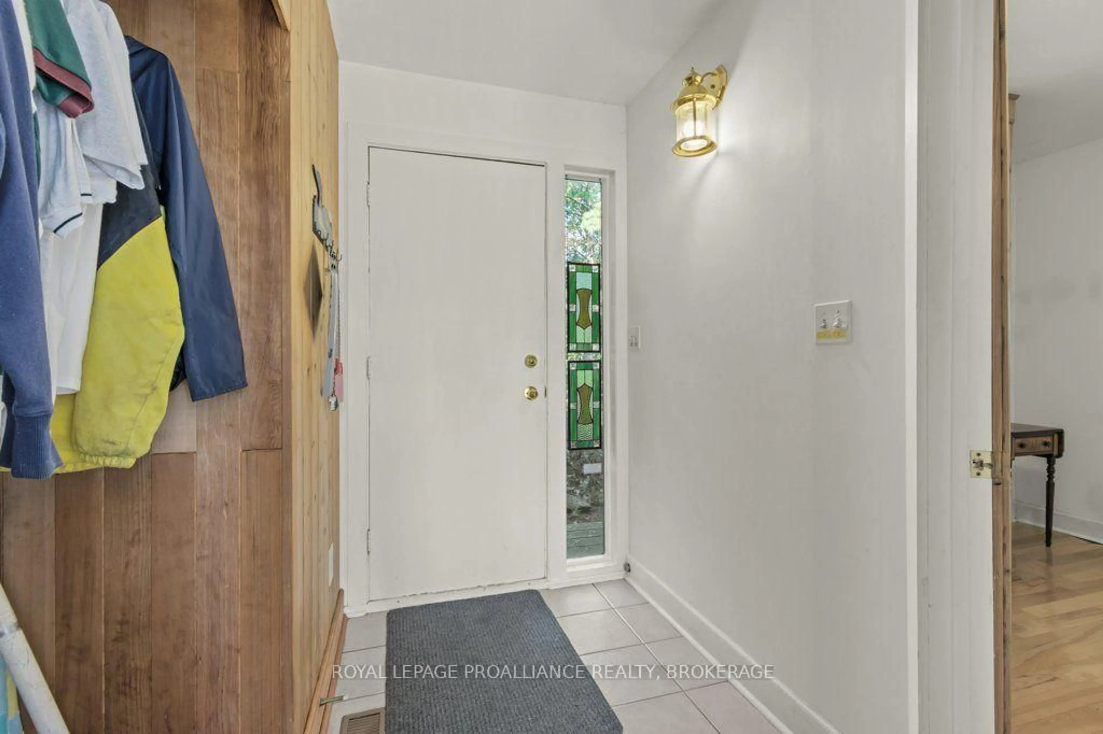 Indoor entryway for 353 Frye Lane, Perth Road Ontario K0H 2L0