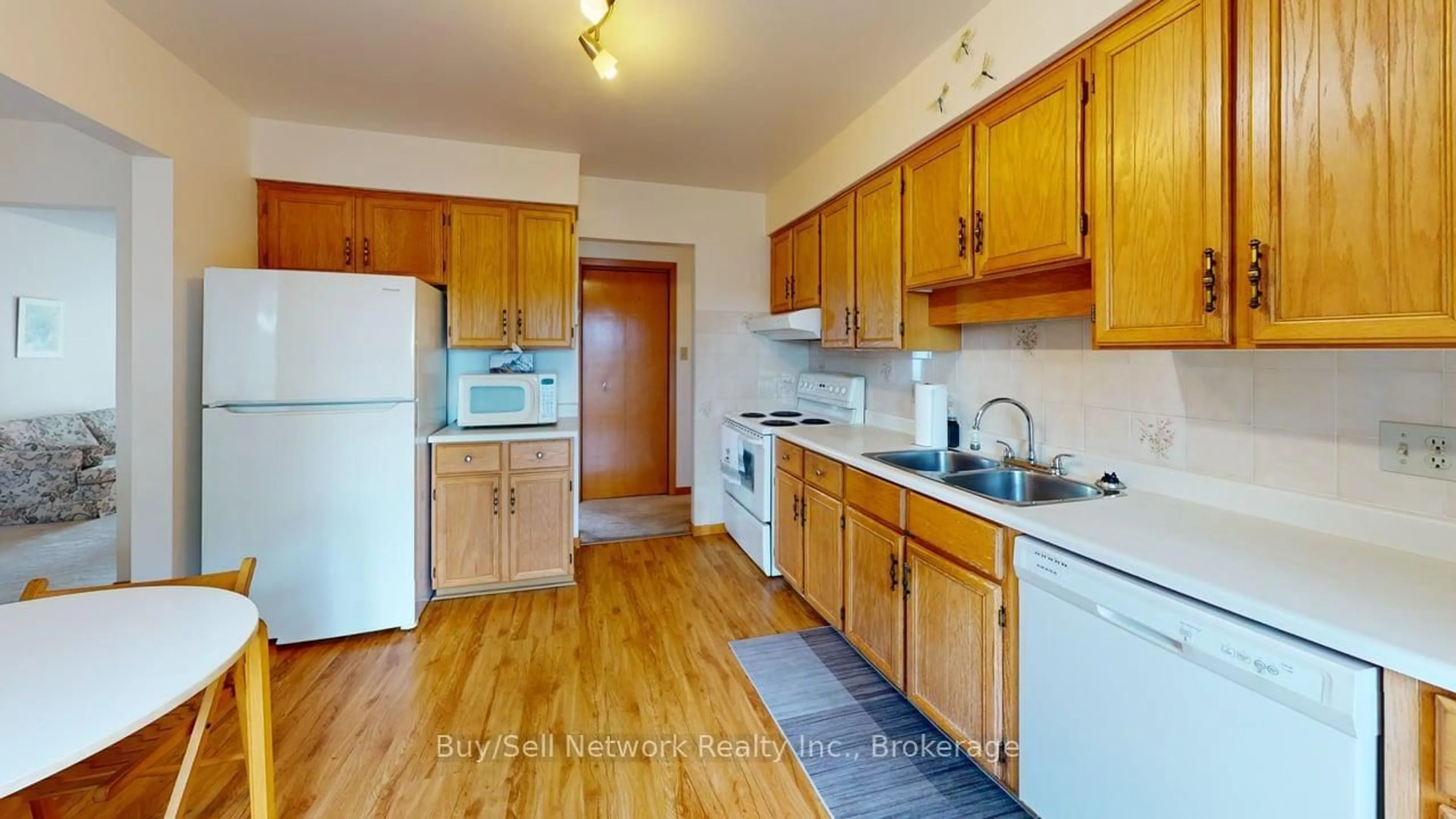 Standard kitchen, wood/laminate floor for 2565 Marsdale Dr, Peterborough Ontario K9L 1Y3
