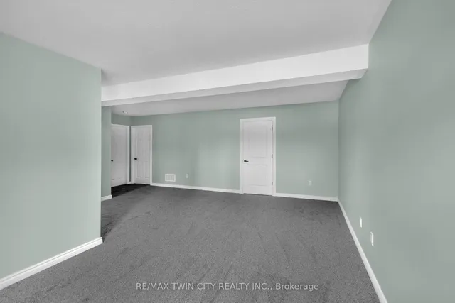 4 Dowden Ave, Brantford 5