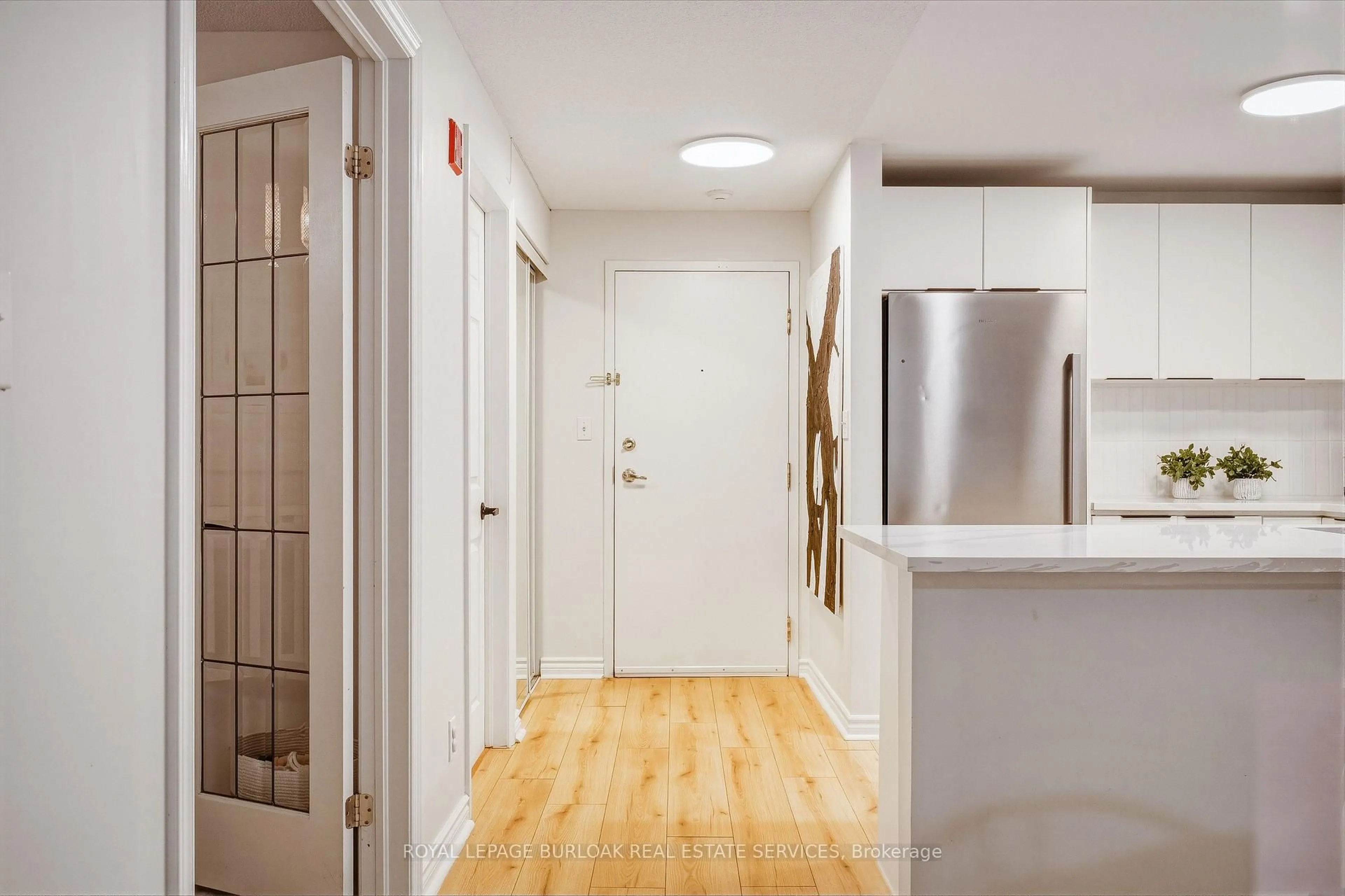Indoor entryway for 262 Dundas St #111, Hamilton Ontario L0R 2H4