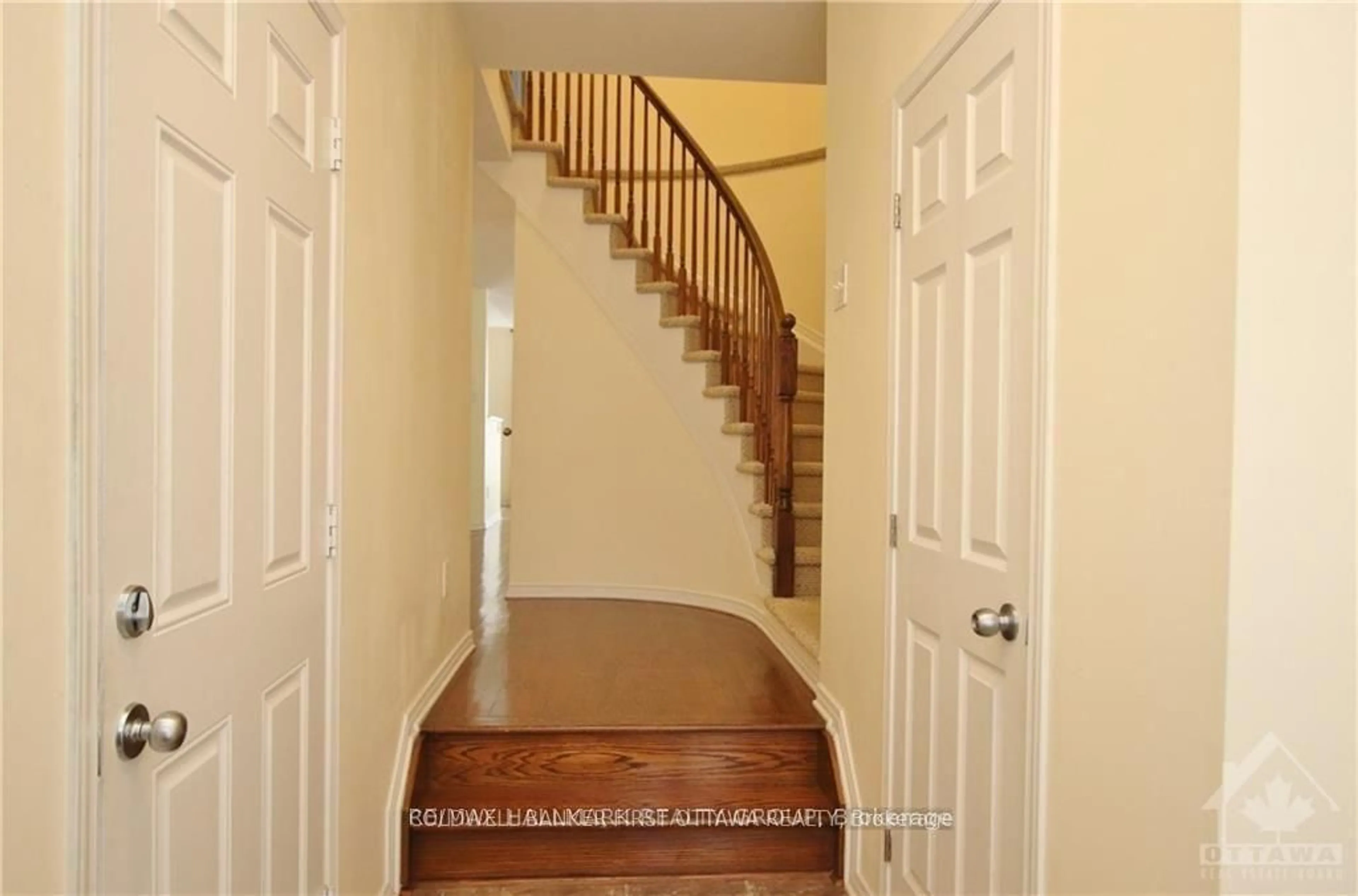 Indoor entryway for 163 Romina St, Ottawa Ontario K2S 0J3