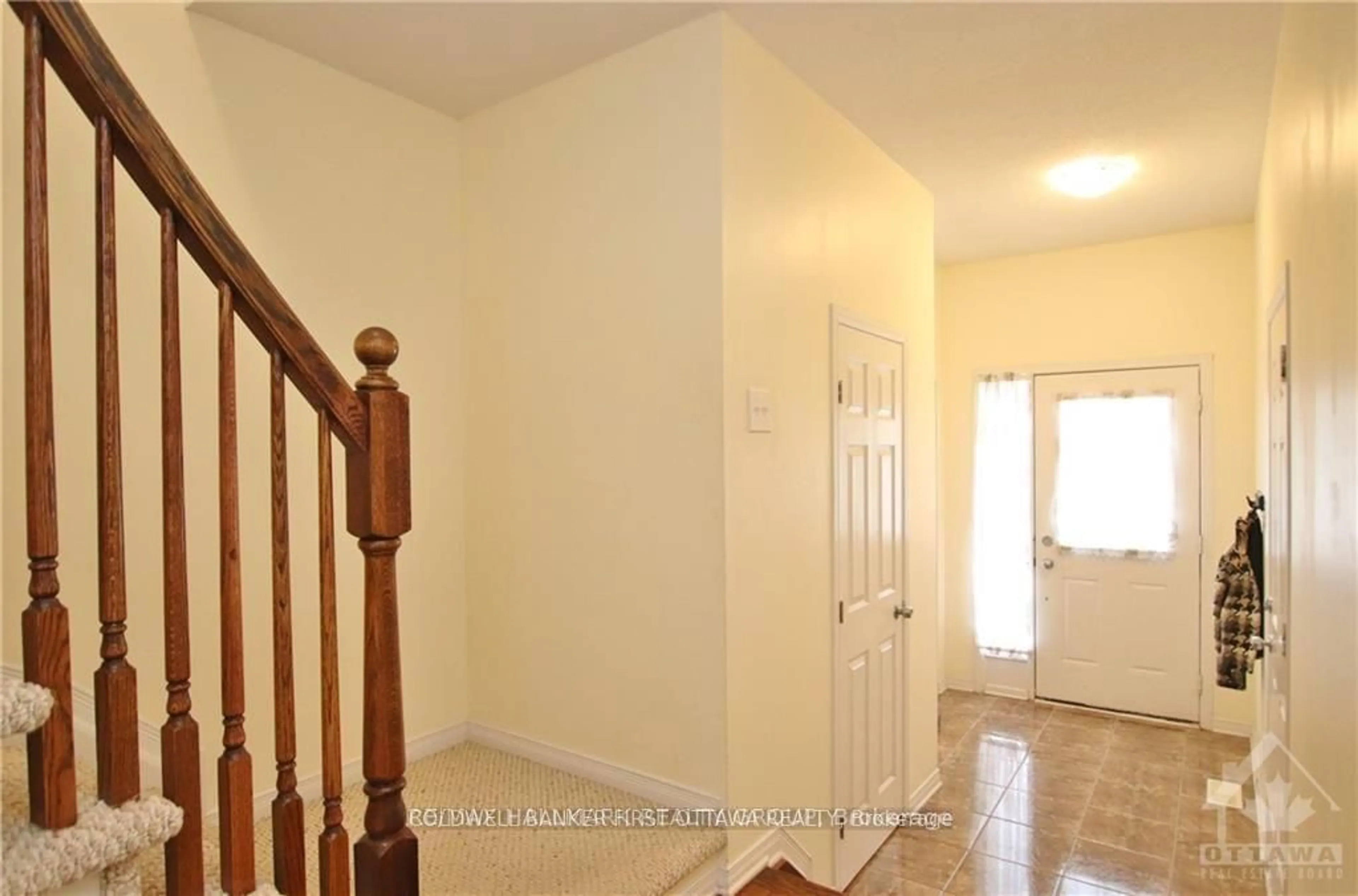Indoor entryway for 163 Romina St, Ottawa Ontario K2S 0J3