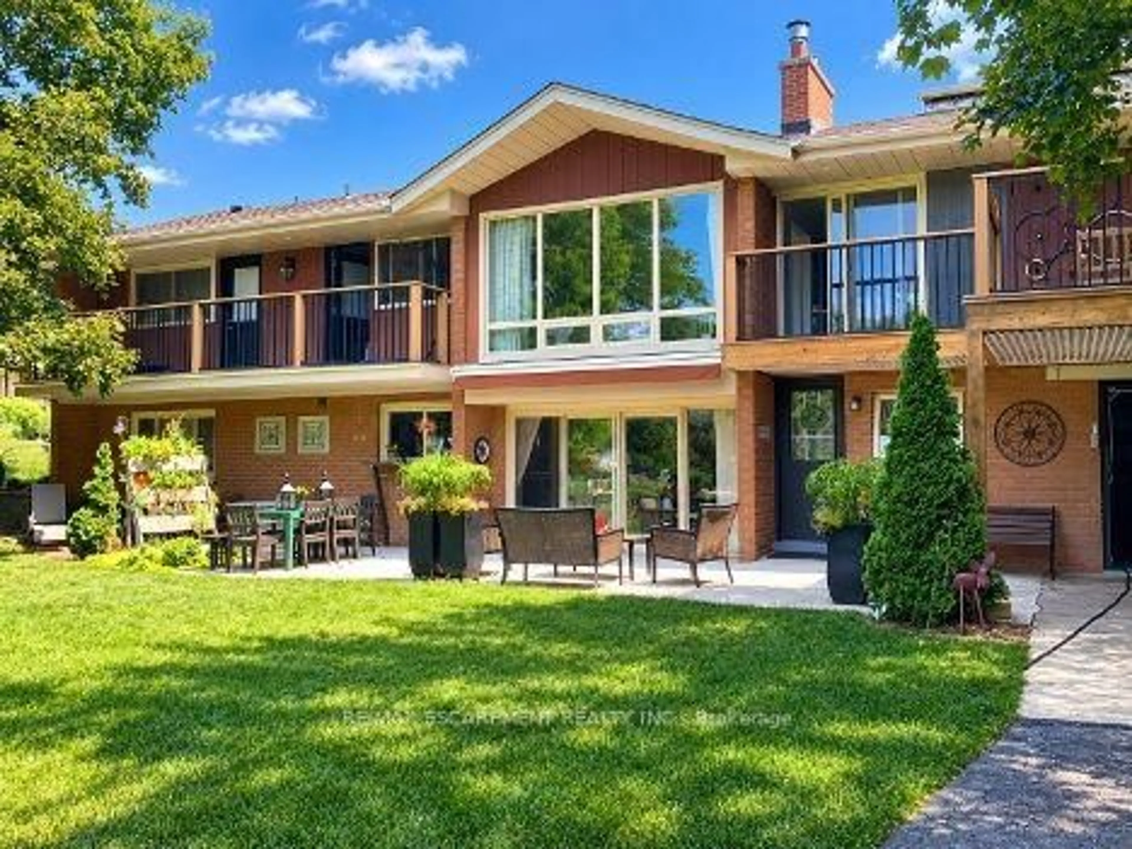 Home with brick exterior material, unknown for 81 Thomson Dr, Hamilton Ontario L8B 0G5