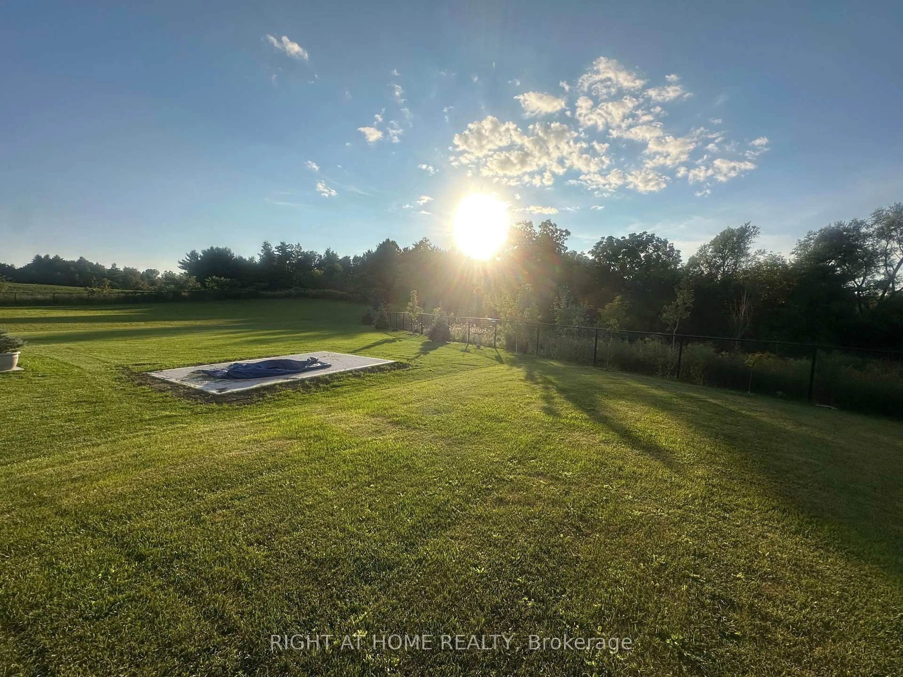 A pic from outside/outdoor area/front of a property/back of a property/a pic from drone, water/lake/river/ocean view for 87 Monteith Dr, Brantford Ontario N3T 0V8