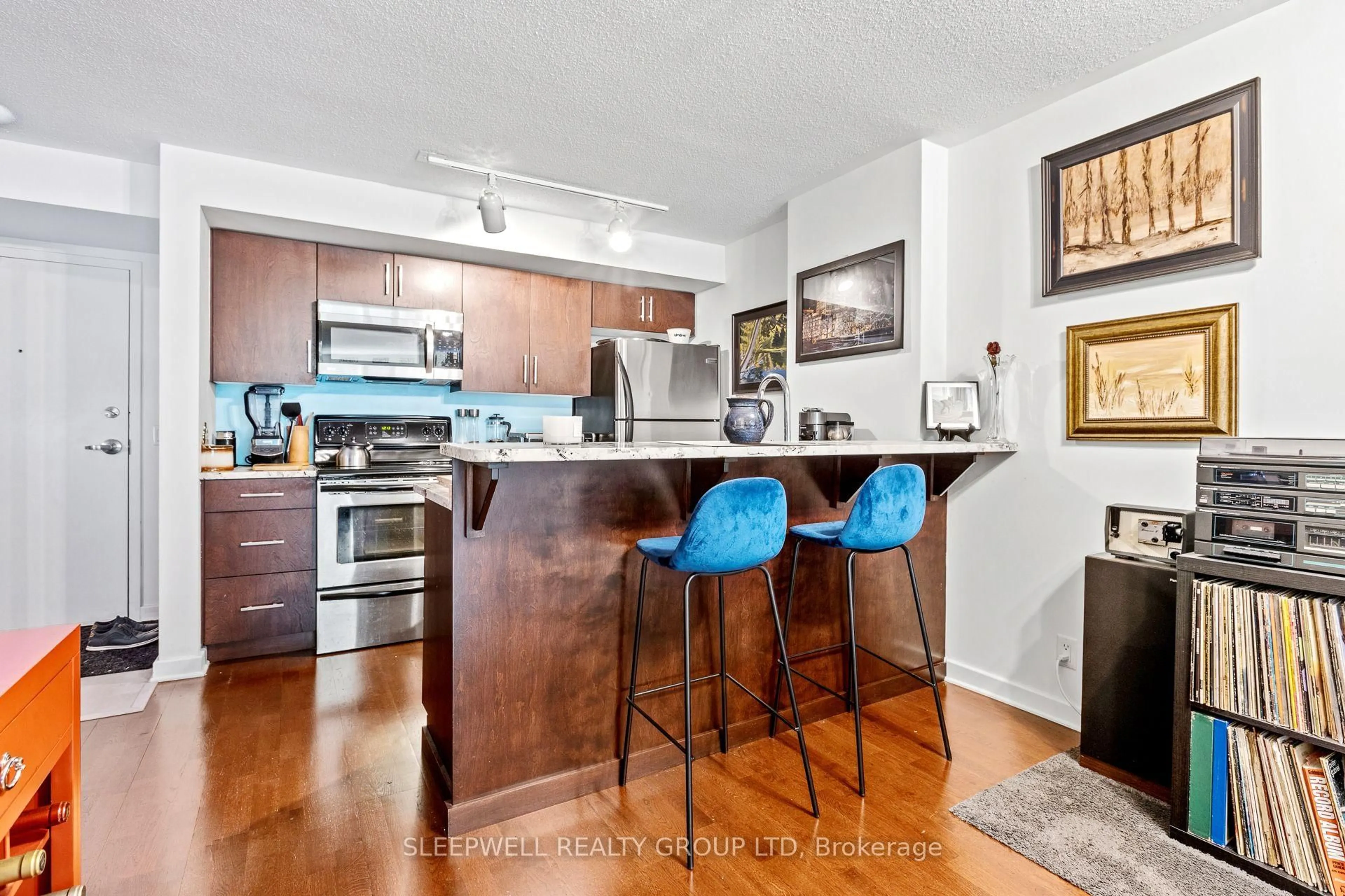 Open concept kitchen, unknown for 138 Somerset St #304, Ottawa Ontario K2P 0A3