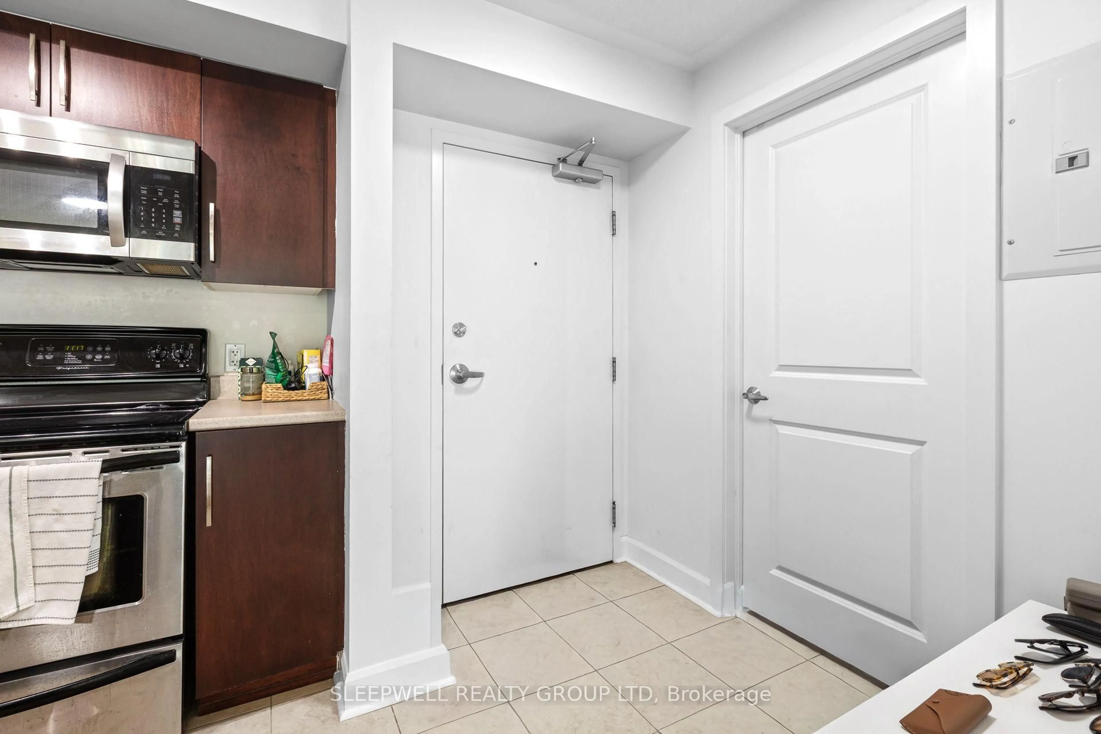 Unknown for 138 Somerset St #803, Ottawa Ontario K2P 0A3