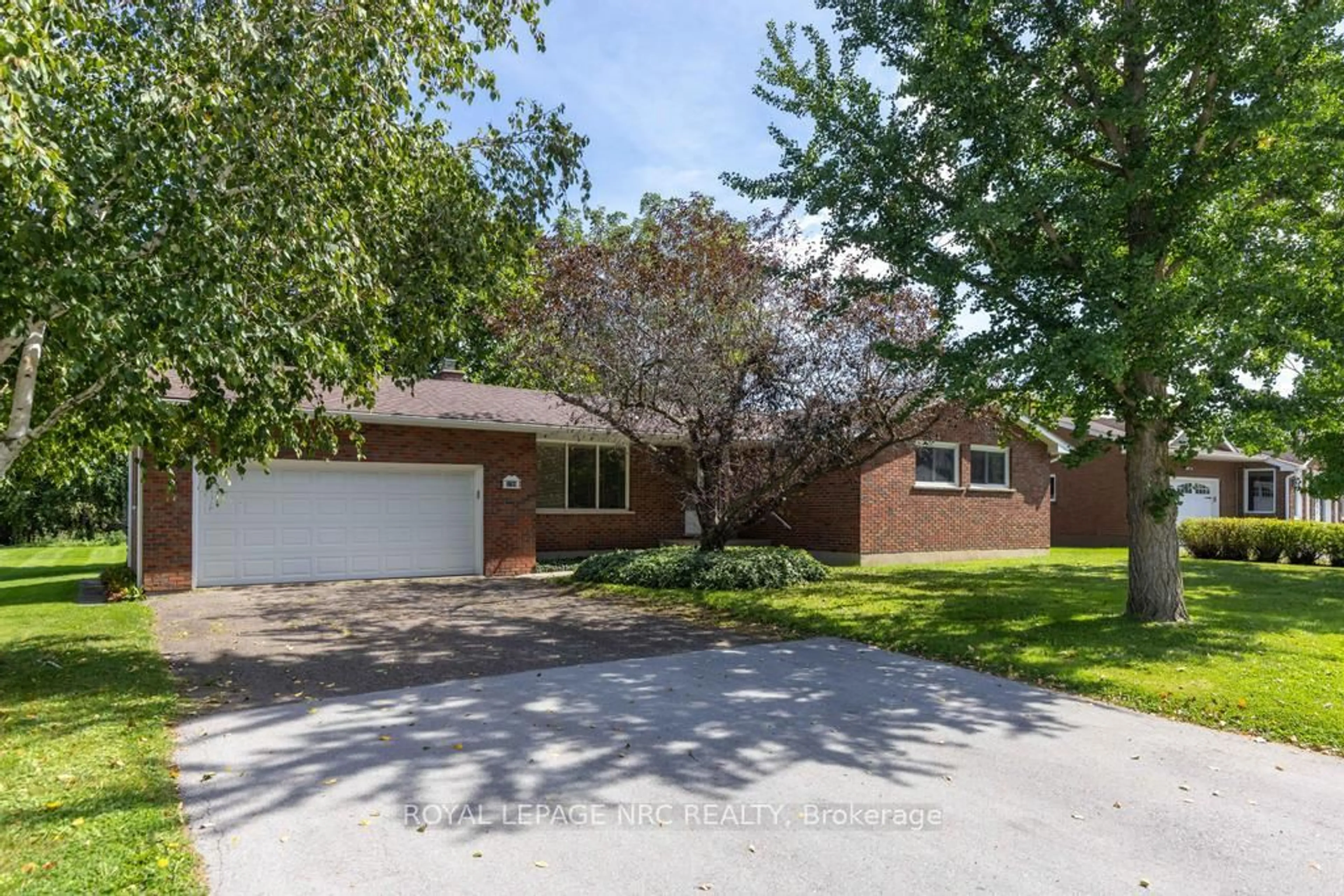 Home with brick exterior material, street for 3789 19th St, Lincoln Ontario L0R 1S0