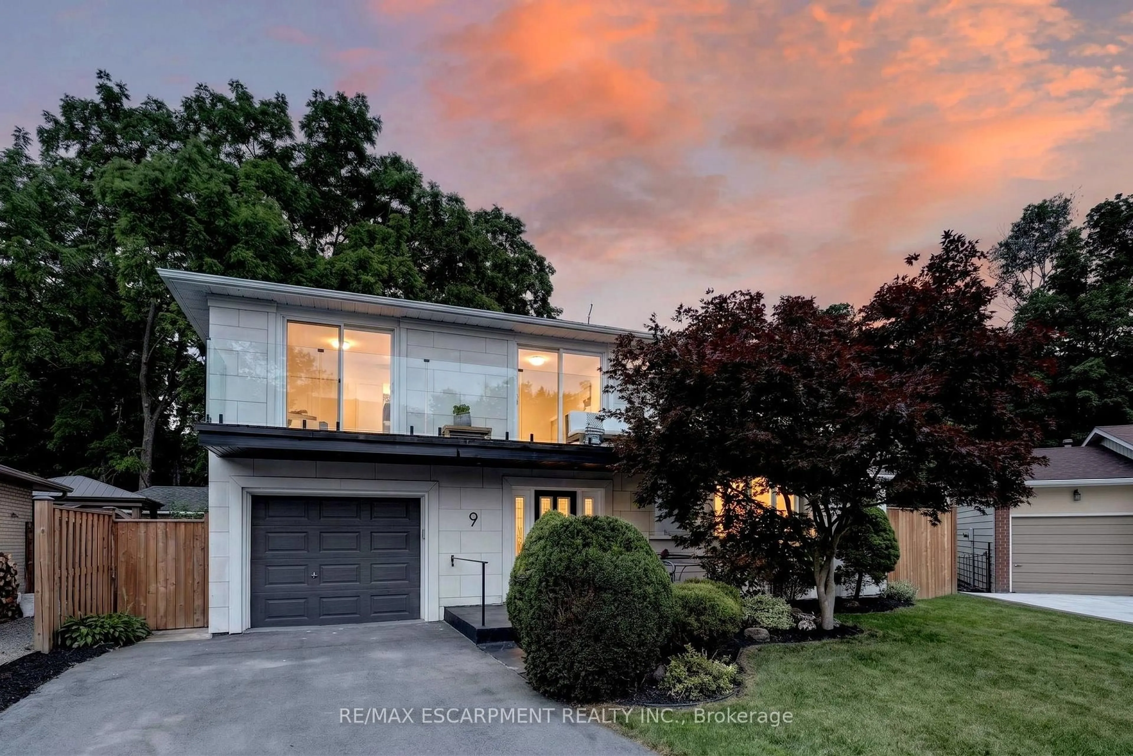 Unknown for 9 Leslie Dr, Hamilton Ontario L8G 2P6