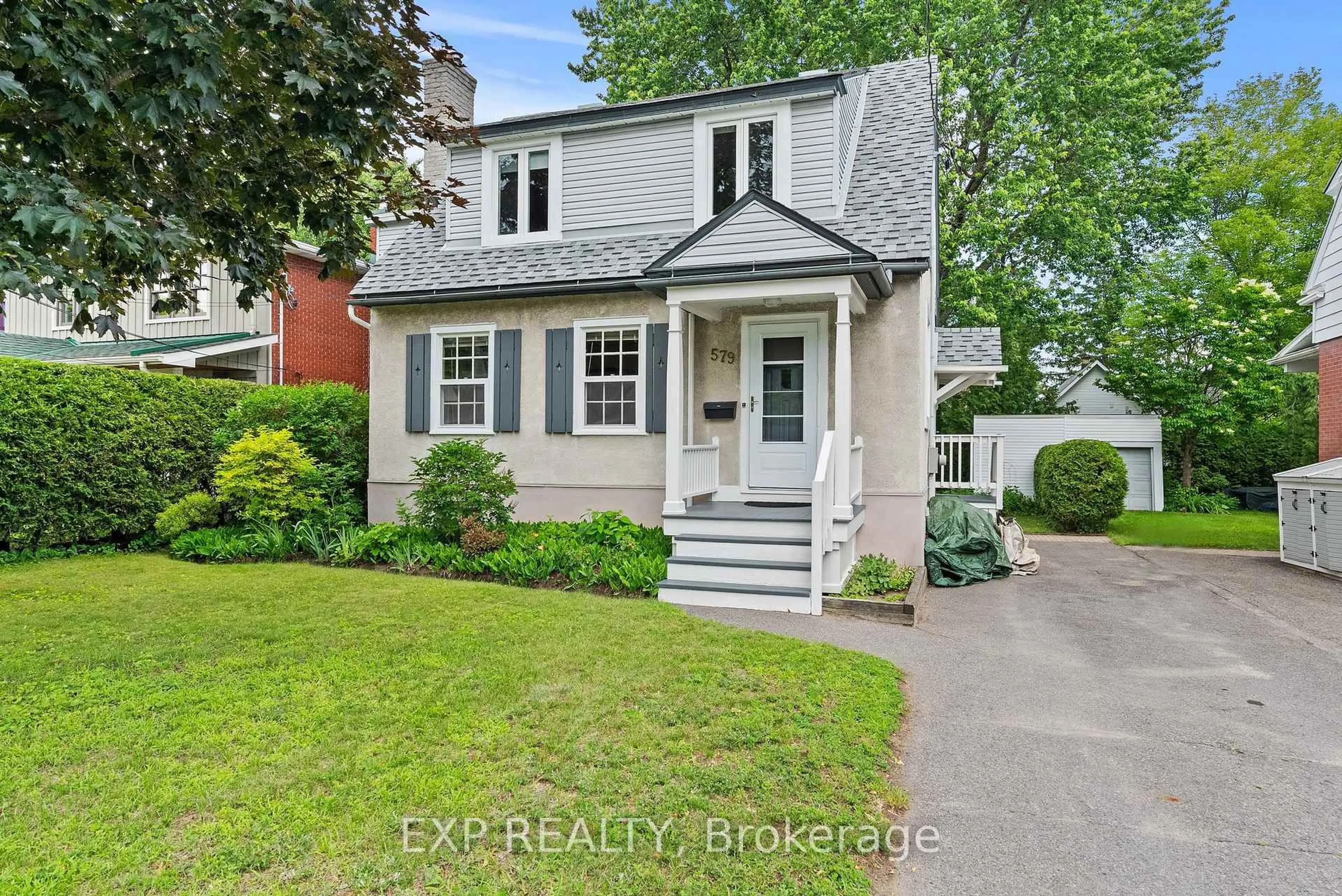 Home with vinyl exterior material, street for 579 Broadview Ave, Ottawa Ontario K2A 2L6