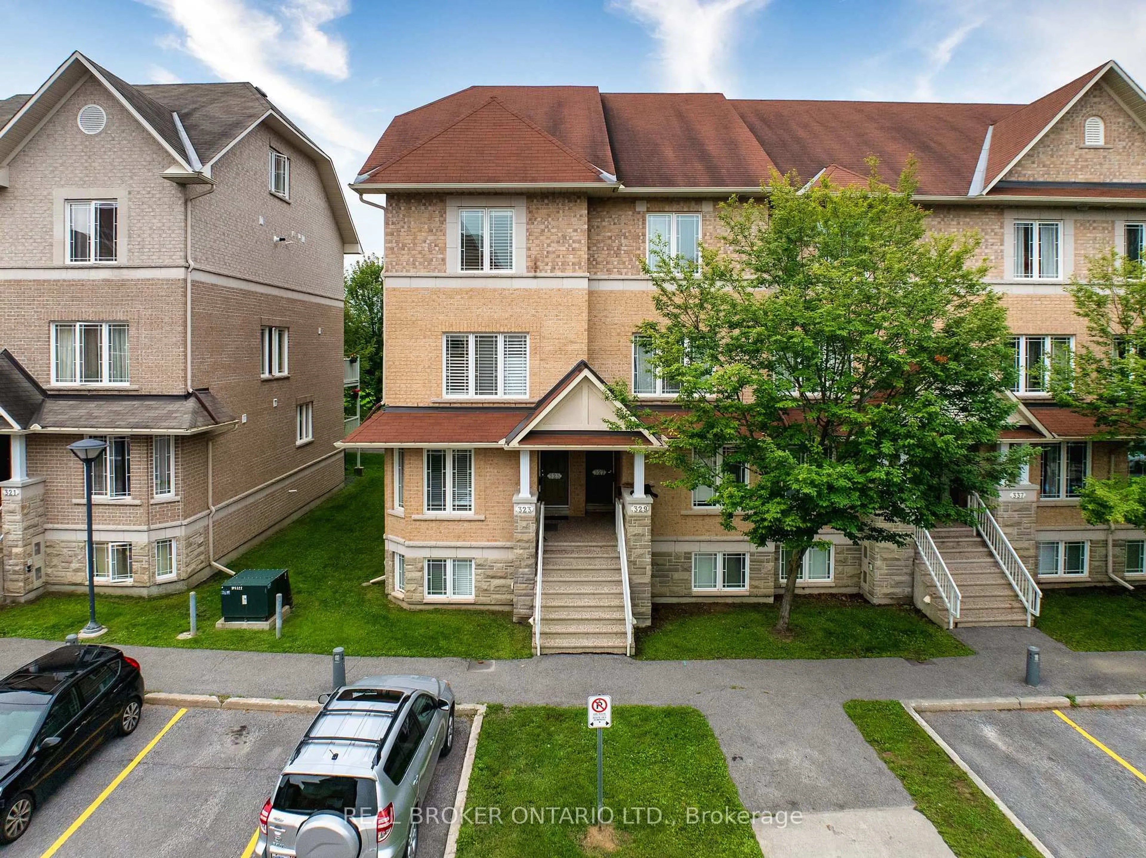 A pic from outside/outdoor area/front of a property/back of a property/a pic from drone, street for 325 Paseo Private #79, Ottawa Ontario K2G 4N7