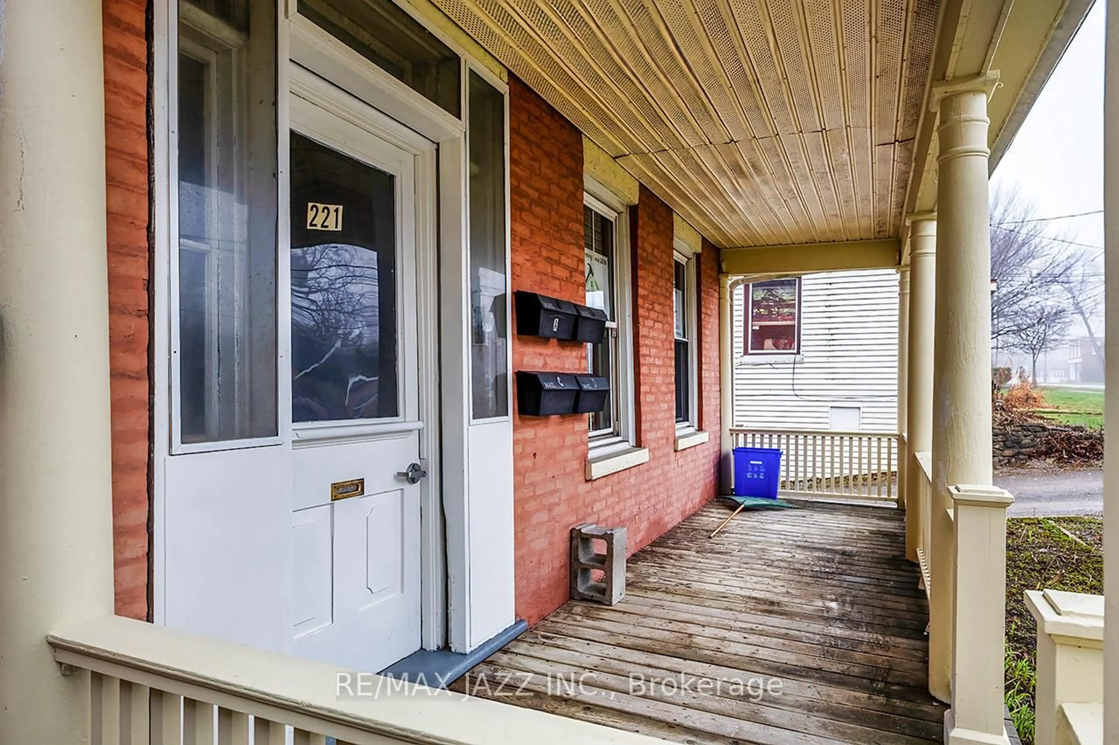 Indoor entryway for 221 Walton St, Port Hope Ontario L1A 1P1