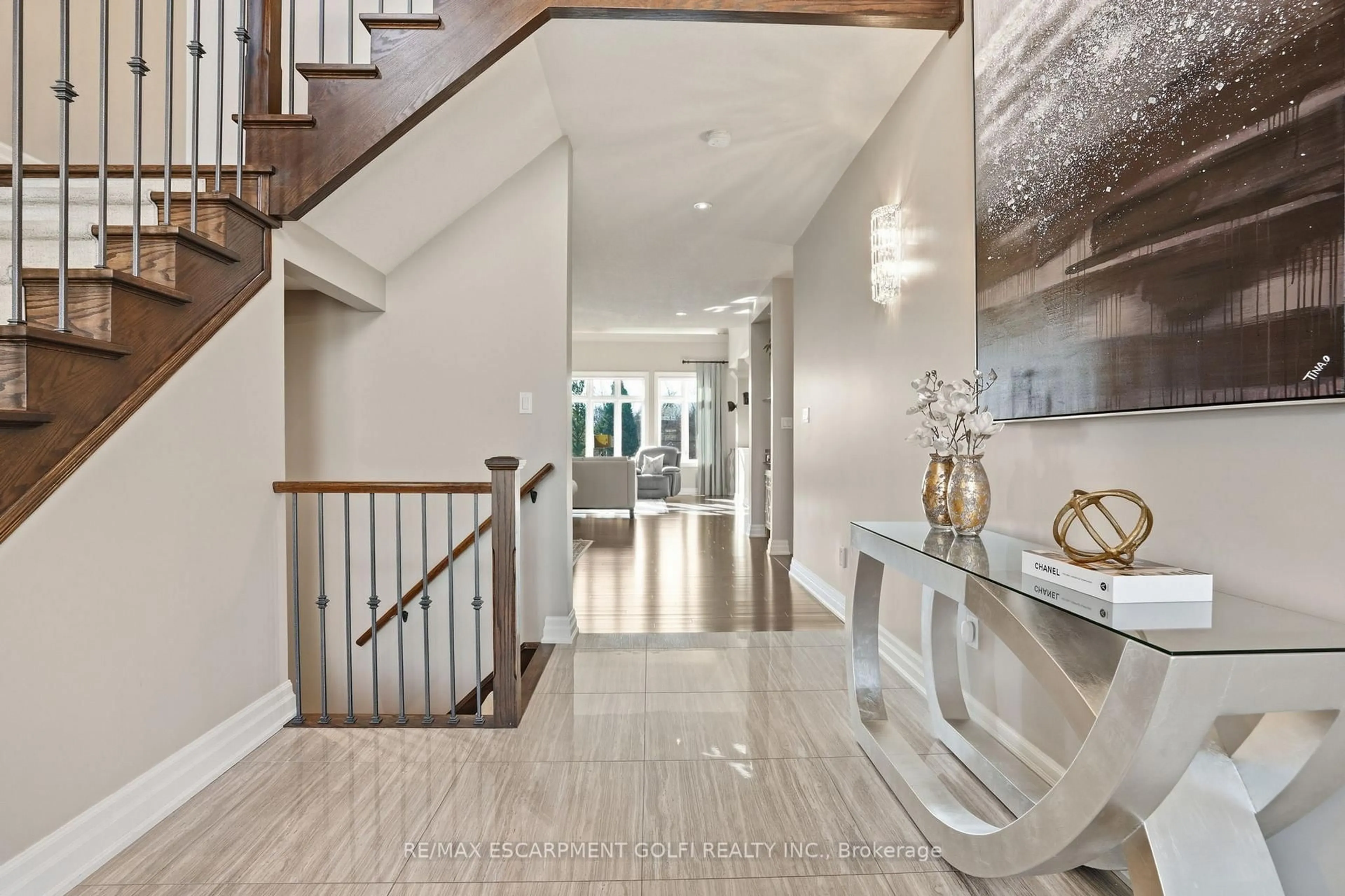 Indoor entryway for 234 Fair St, Hamilton Ontario L9K 0B9