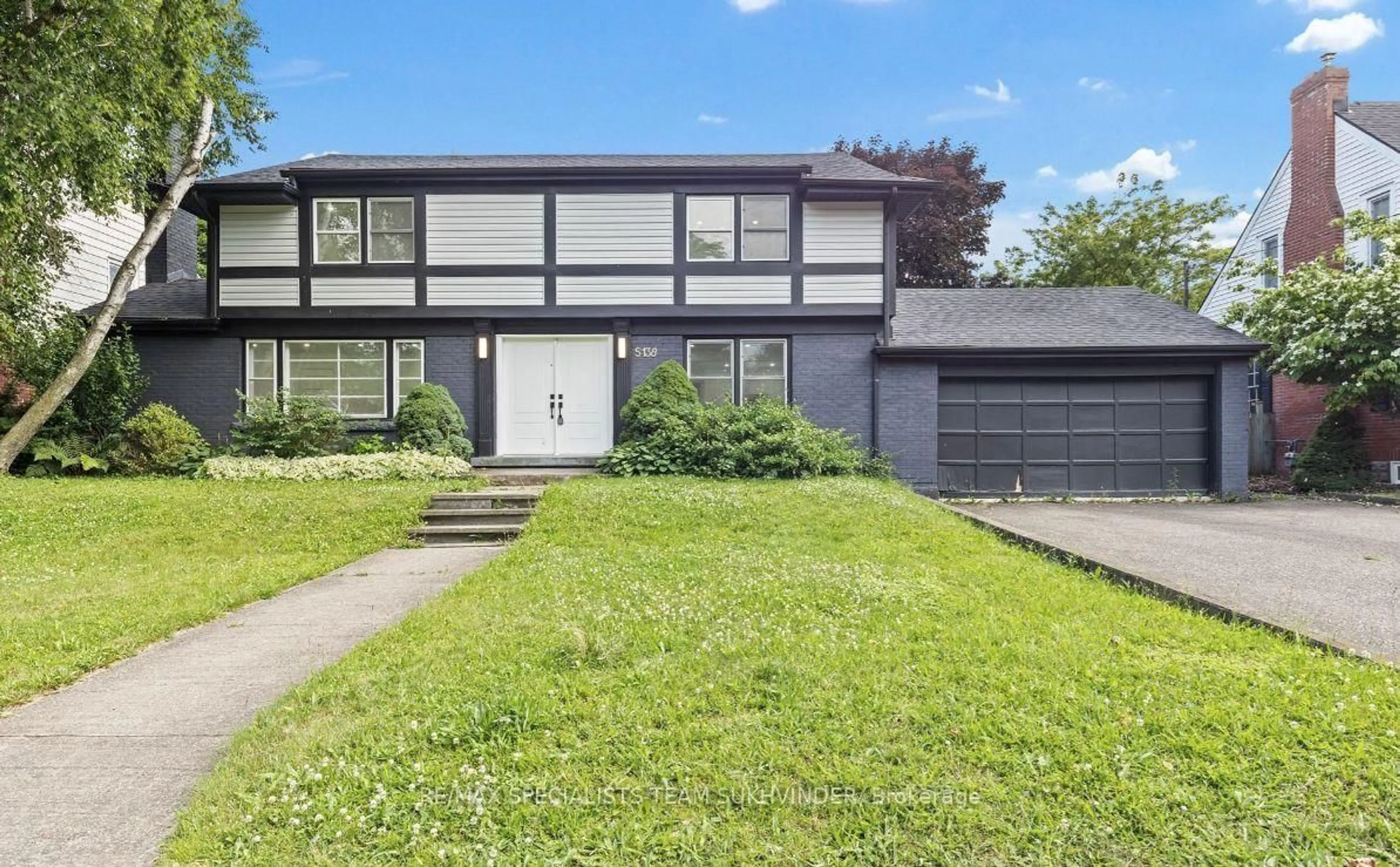 Home with vinyl exterior material, street for 5138 Valley Way, Niagara Falls Ontario L2E 1X1