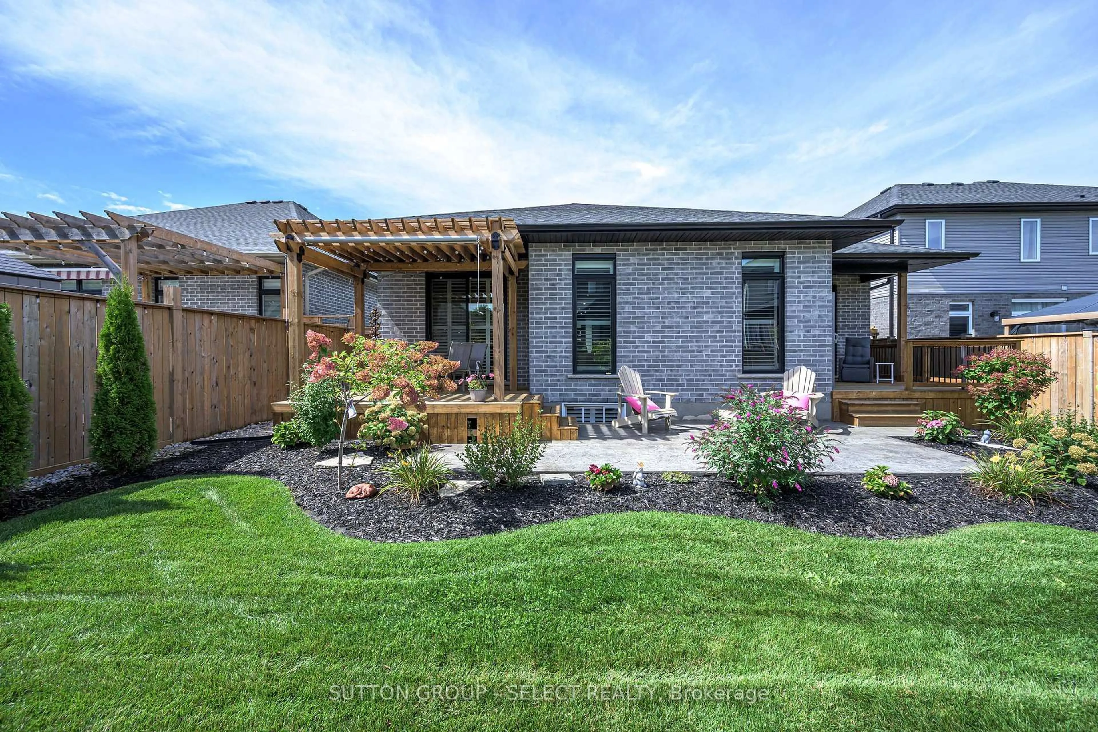 Home with brick exterior material, street for 38 Royal Dornoch Dr, St. Thomas Ontario N5R 0K4