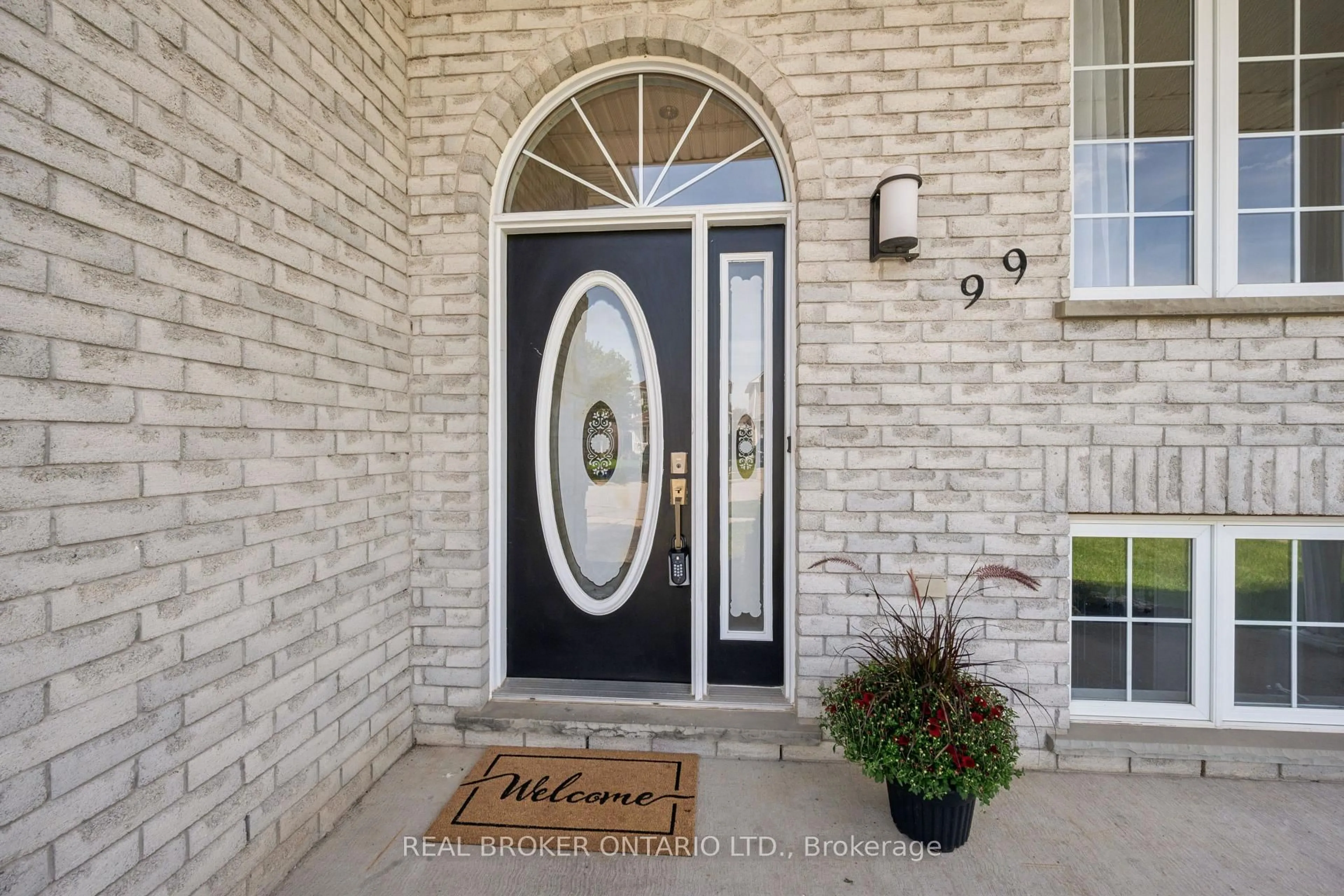 Indoor entryway for 99 Langlaw Dr, Cambridge Ontario N1P 1J1