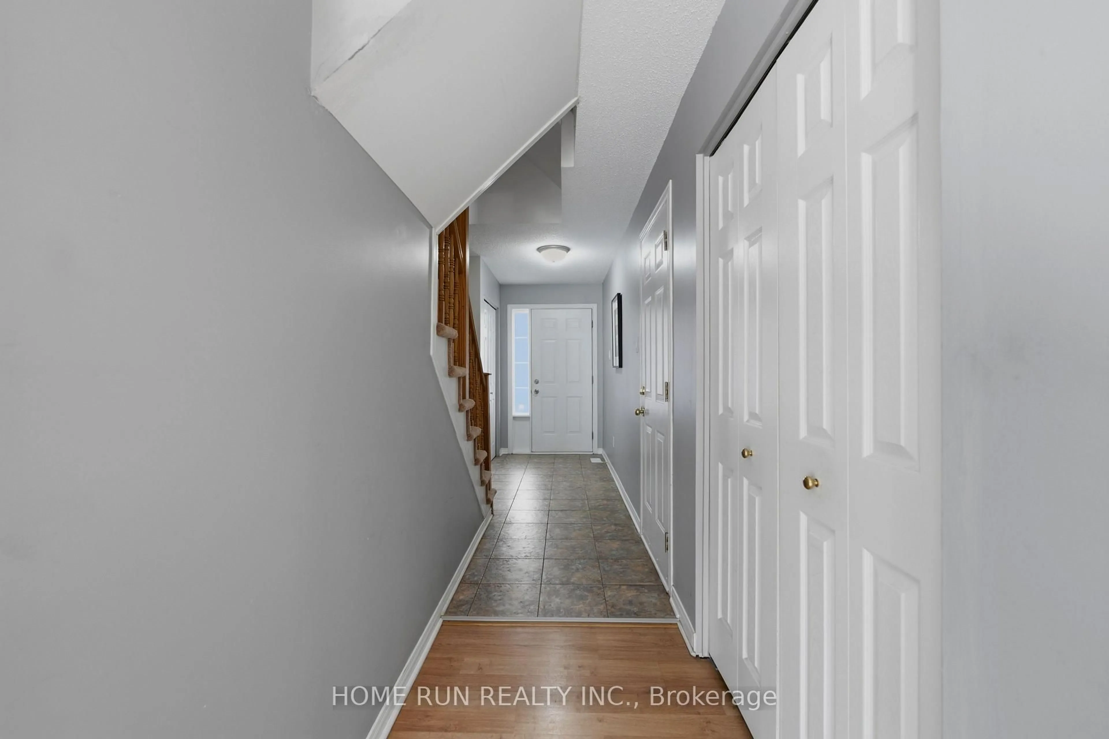 Indoor entryway for 2632 Palings Private, Ottawa Ontario K1T 4A4