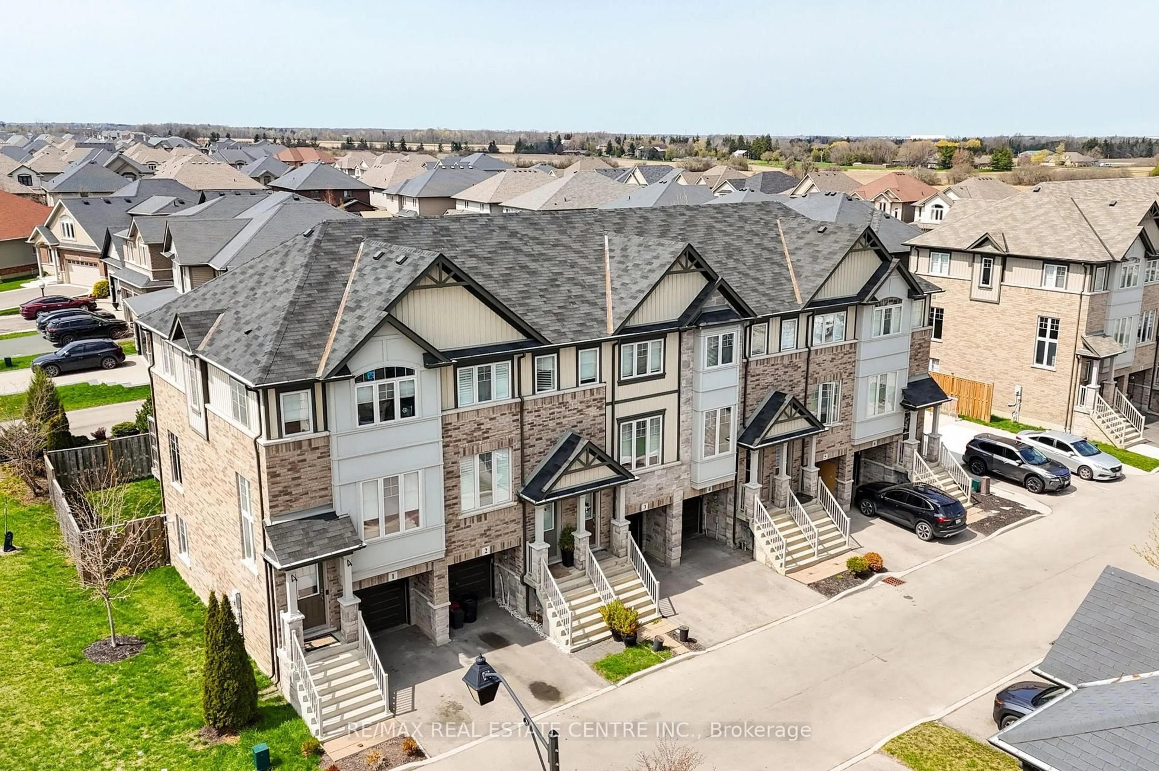A pic from outside/outdoor area/front of a property/back of a property/a pic from drone, unknown for 247 Festival Way #4, Hamilton Ontario L0R 1C0