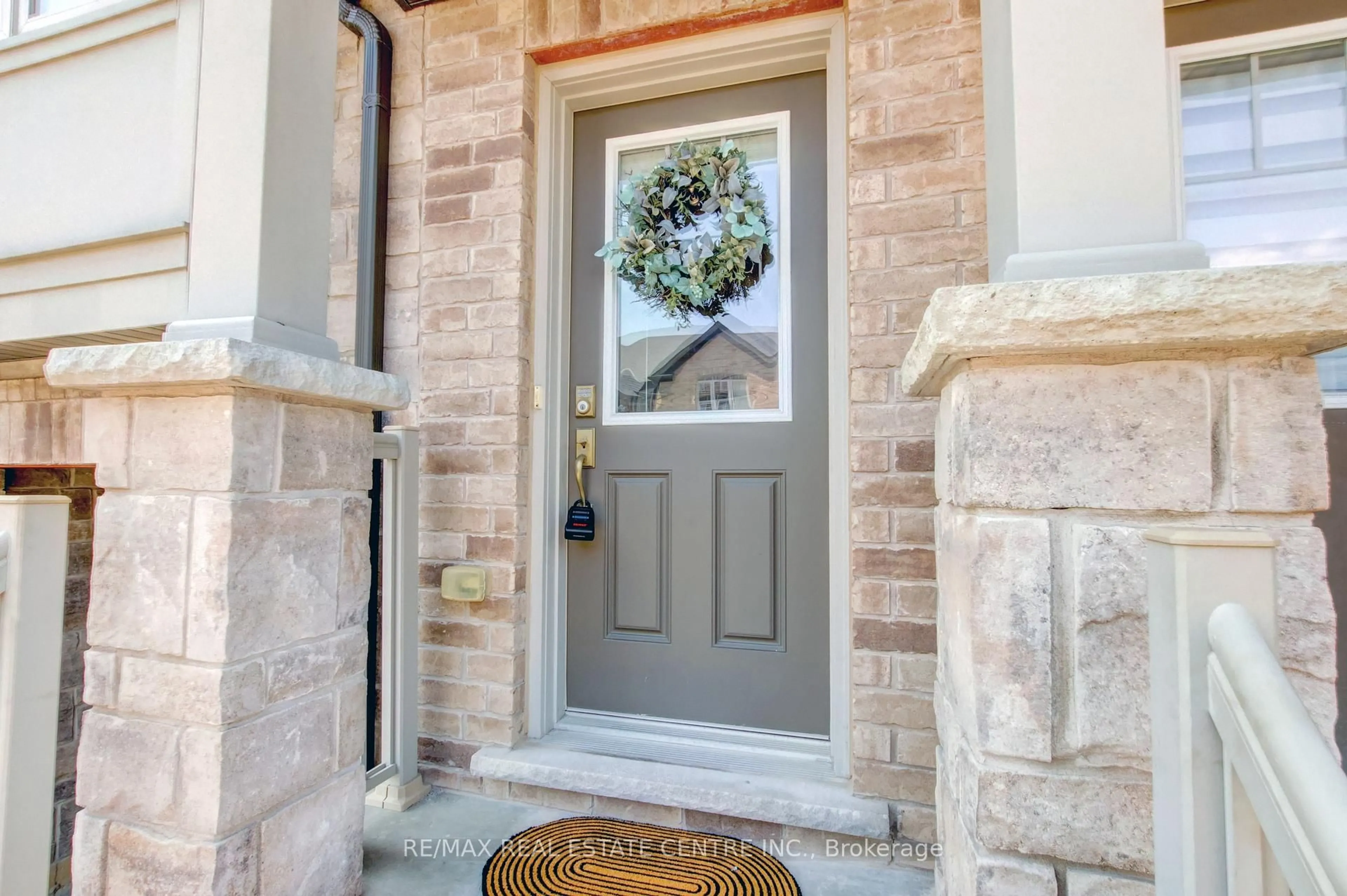 Indoor entryway for 247 Festival Way #4, Hamilton Ontario L0R 1C0