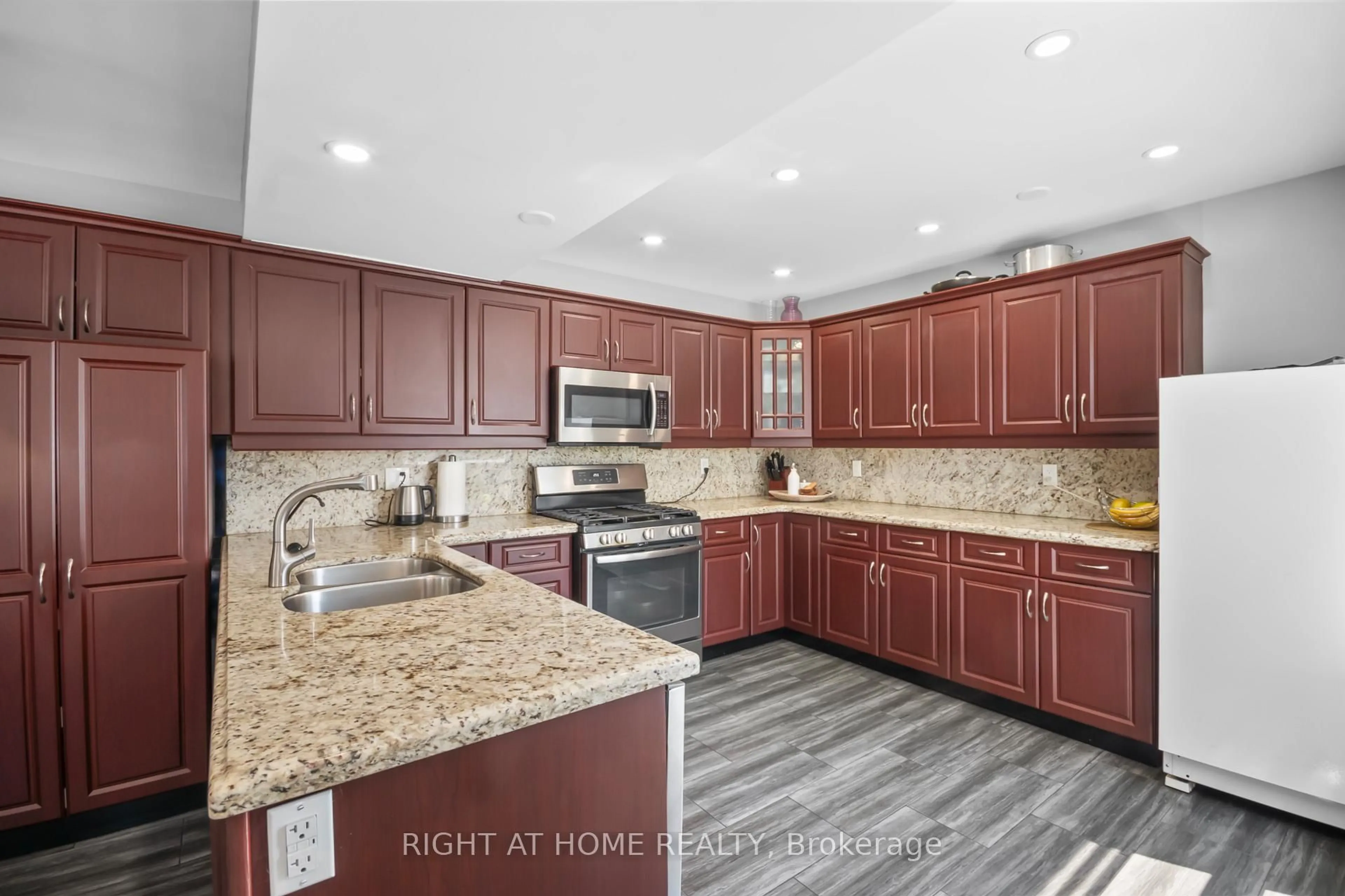 Open concept kitchen, ceramic/tile floor for 14 Duncan Cres, London East Ontario N5V 4E8