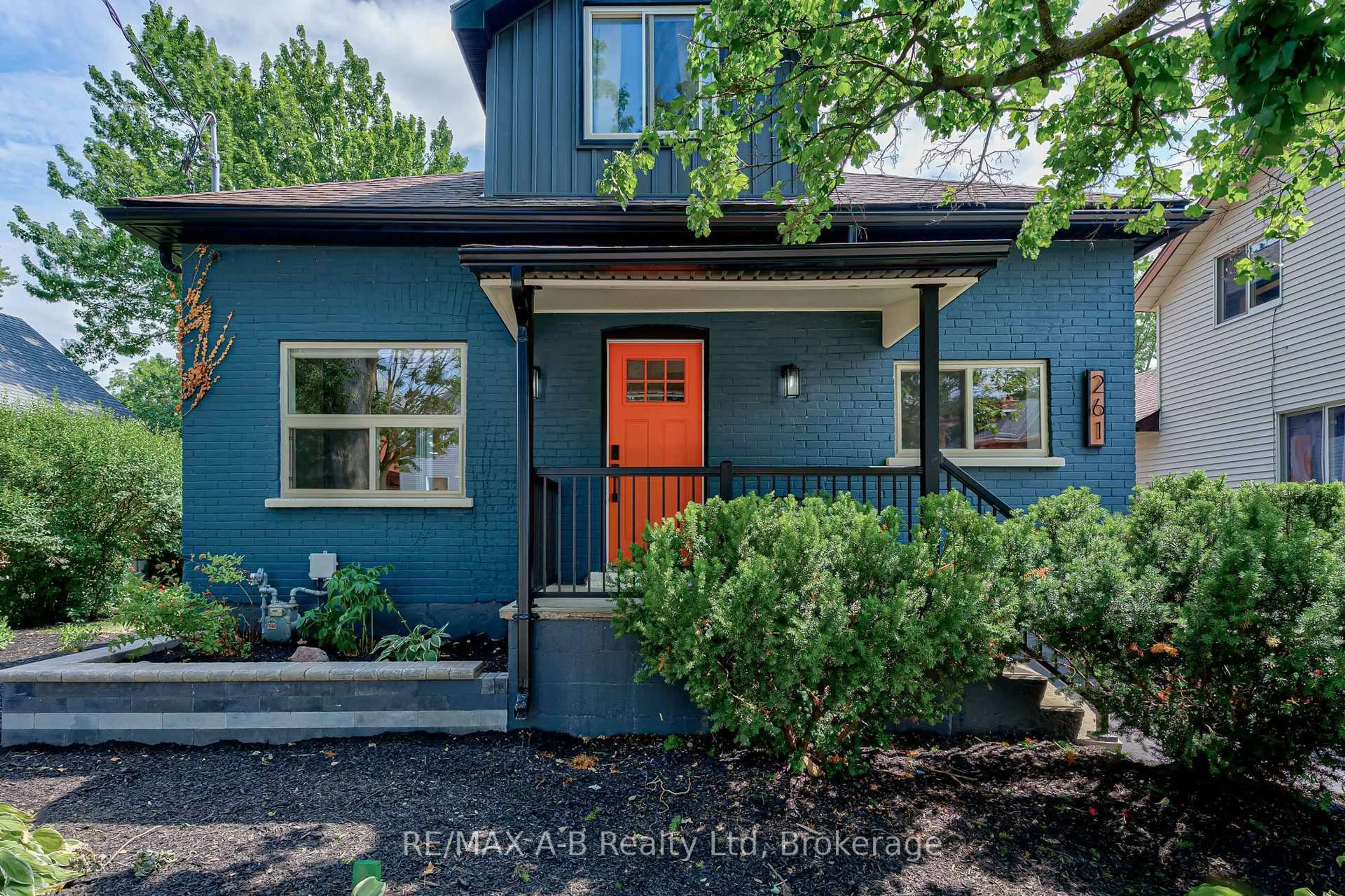 Unknown for 261 Albert St, Stratford Ontario N5A 3K8