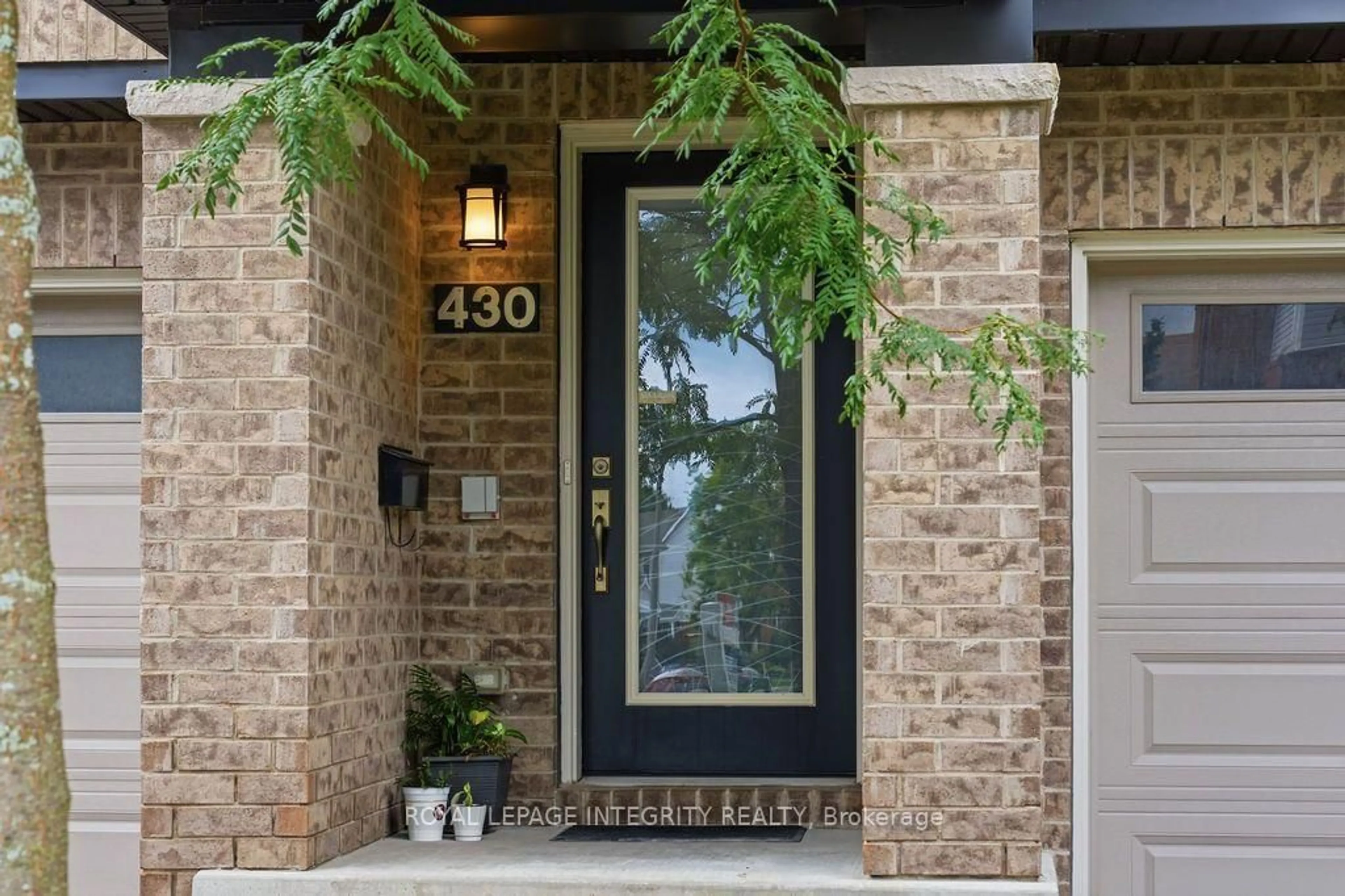Indoor entryway for 430 TRALEE Rd, Ottawa Ontario K2J 5Z7