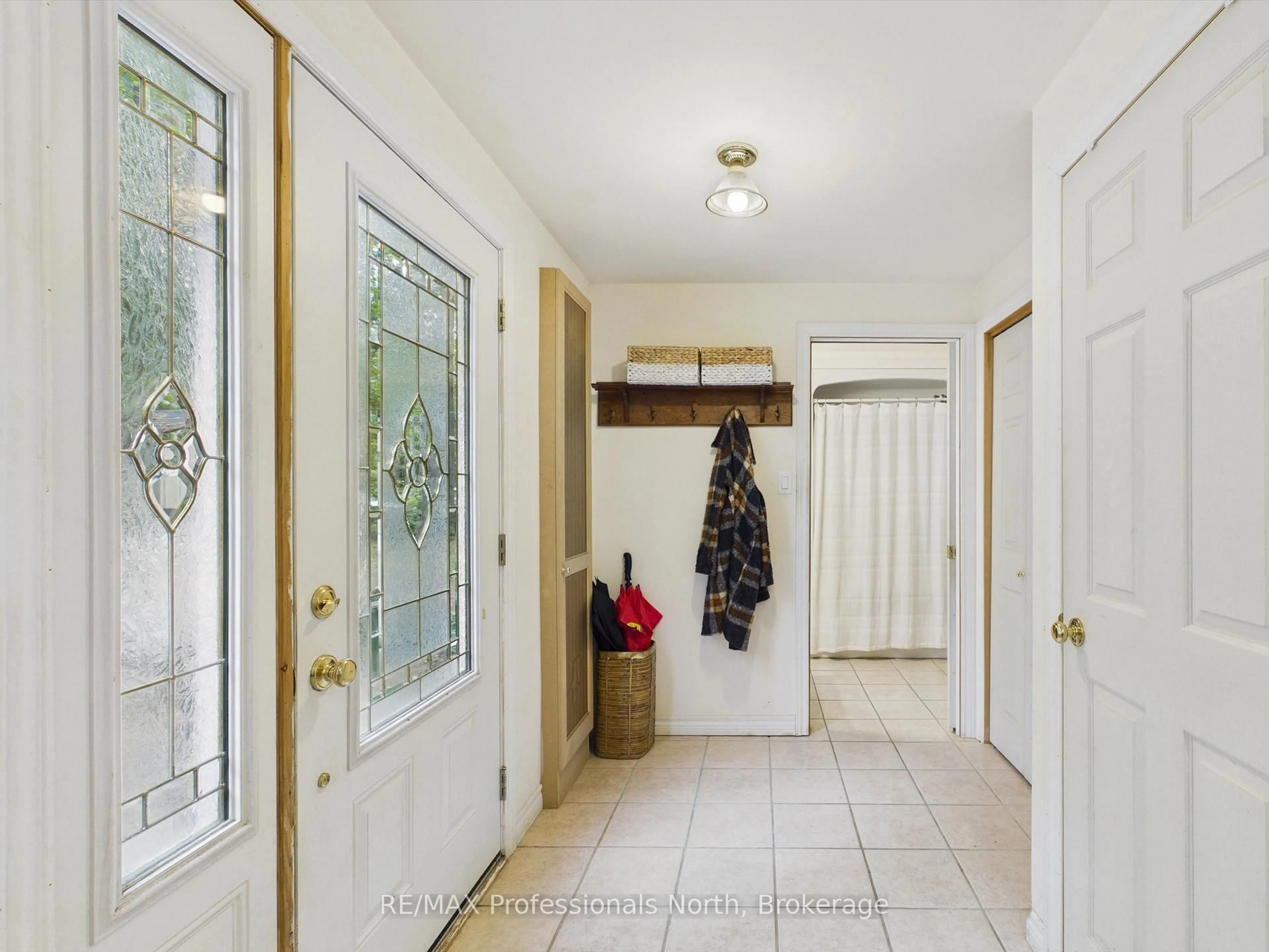 Indoor entryway for 1025 Section House Rd, Muskoka Lakes Ontario P0C 1M0