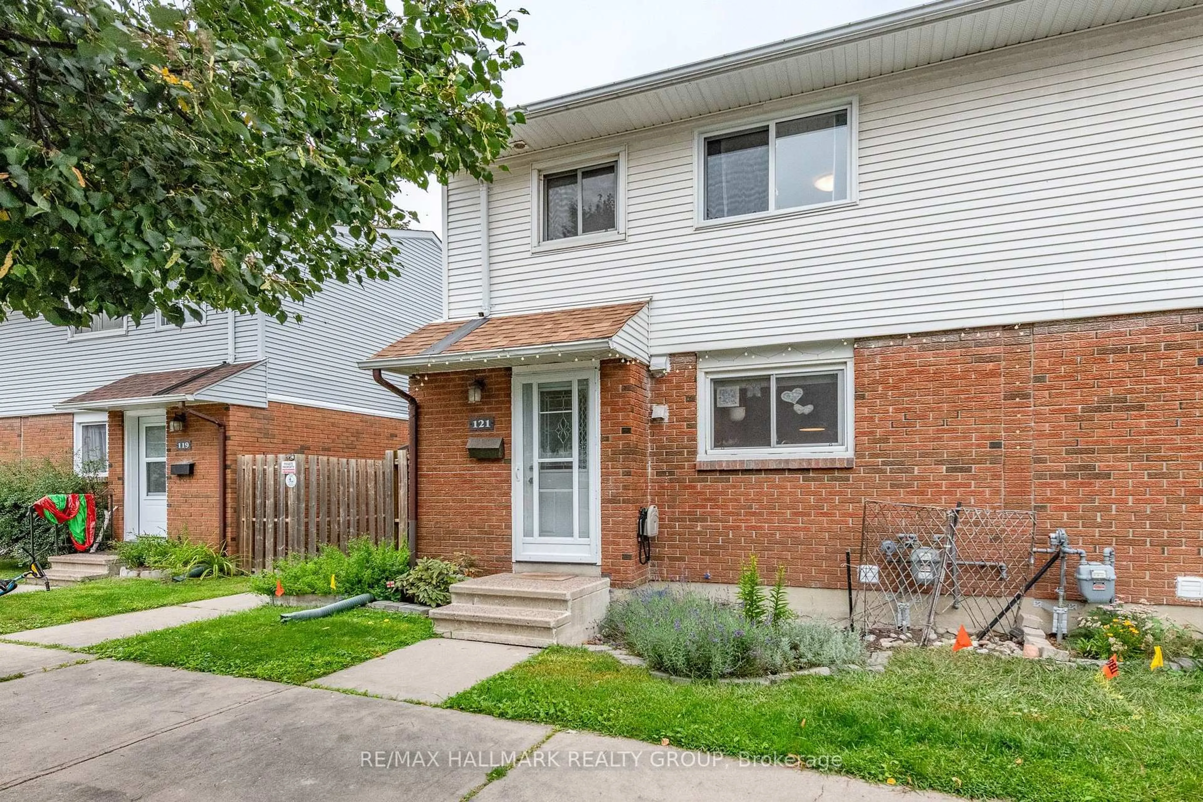 Home with brick exterior material, street for 1045 Morrison Dr #121, Ottawa Ontario K2H 7L2